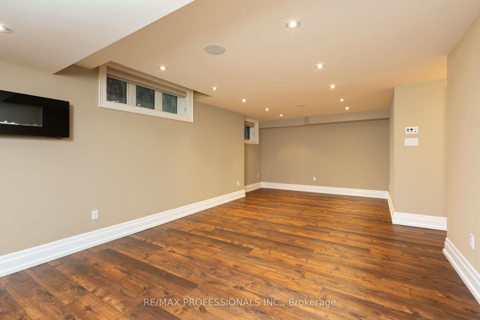 Photo 40 of 191 Edenbridge Drive, Etobicoke, Edenbridge-Humber Valley — HOMEH