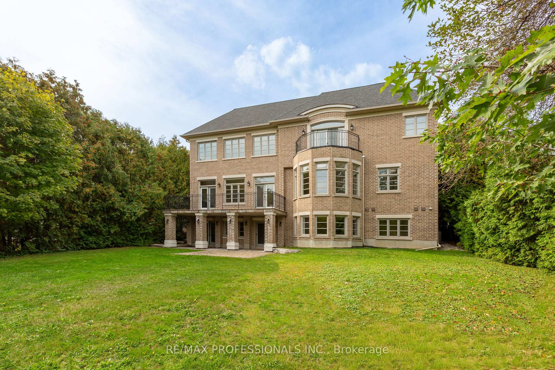 Photo 44 of 191 Edenbridge Drive, Etobicoke, Edenbridge-Humber Valley — HOMEH