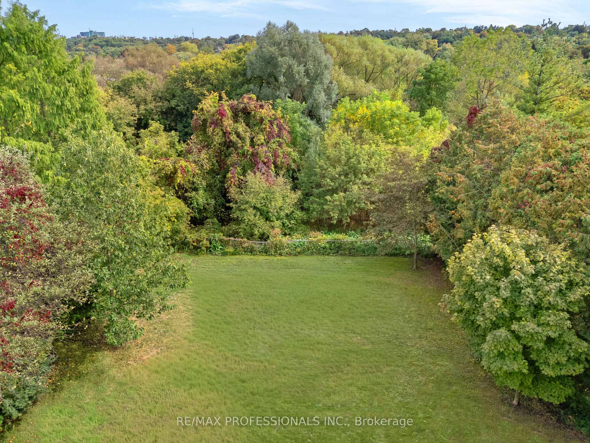 Photo 46 of 191 Edenbridge Drive, Etobicoke, Edenbridge-Humber Valley — HOMEH