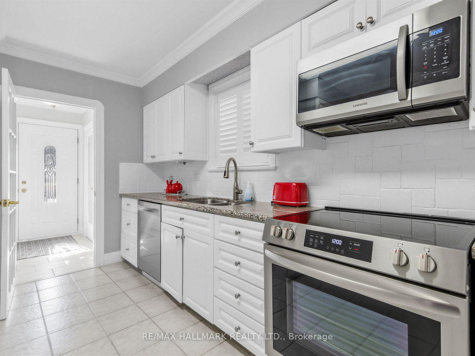Photo 13 of 224 O' Connor Drive, Toronto, East York — HOMEH