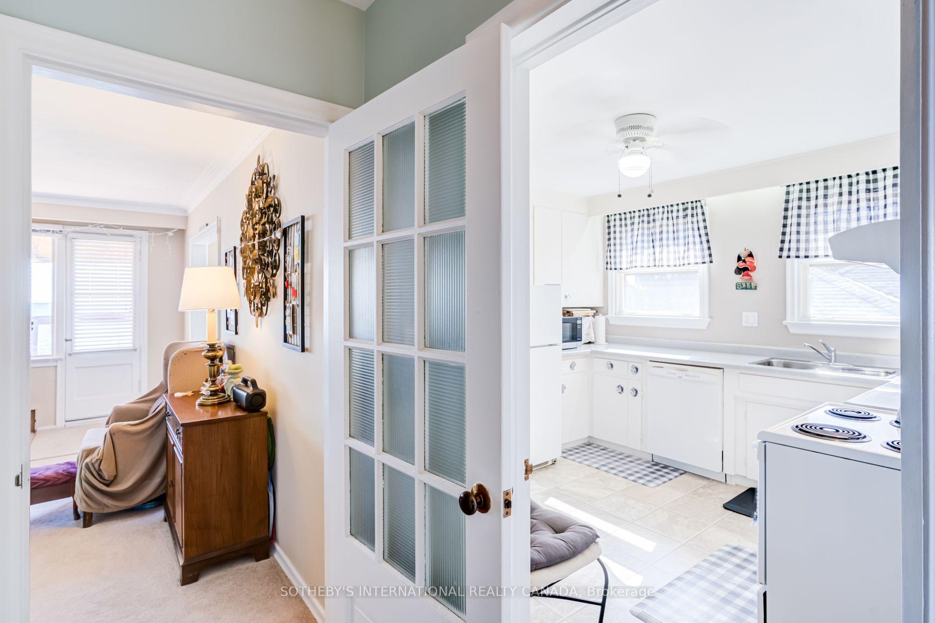 Photo 11 of 407 Lake Promenade, Etobicoke, Long Branch — HOMEH