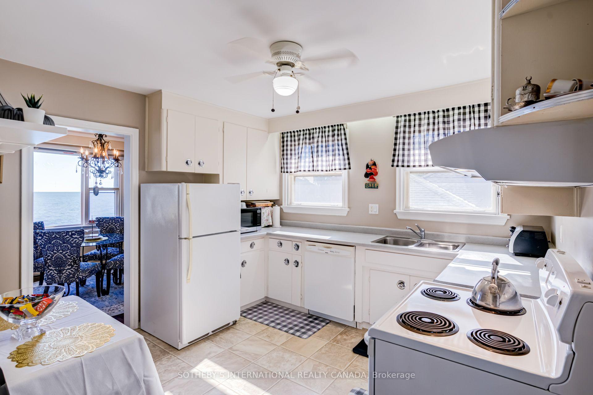 Photo 12 of 407 Lake Promenade, Etobicoke, Long Branch — HOMEH