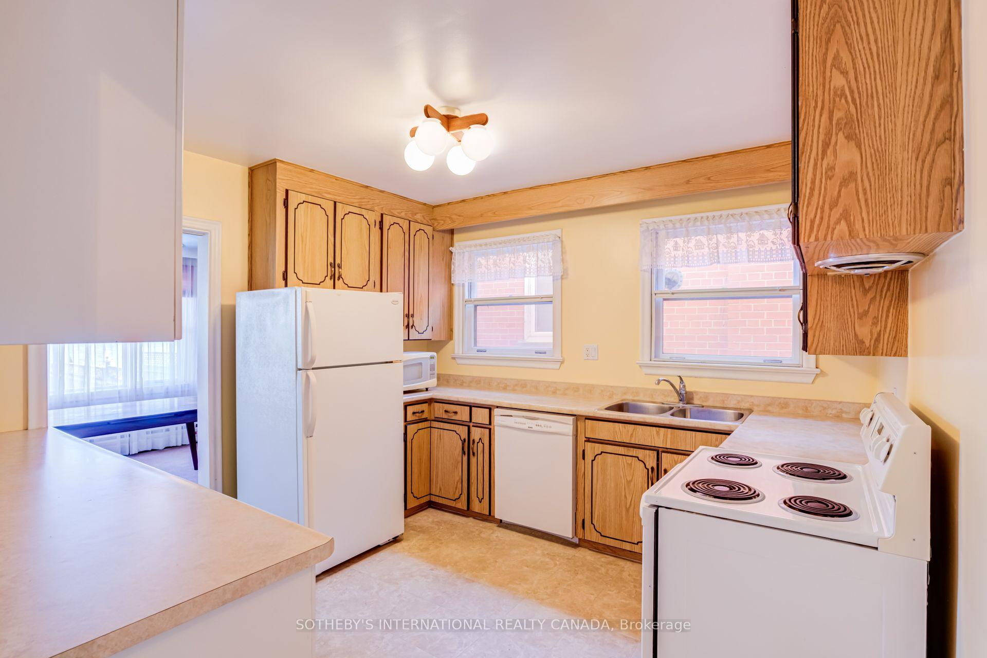 Photo 28 of 407 Lake Promenade, Etobicoke, Long Branch — HOMEH