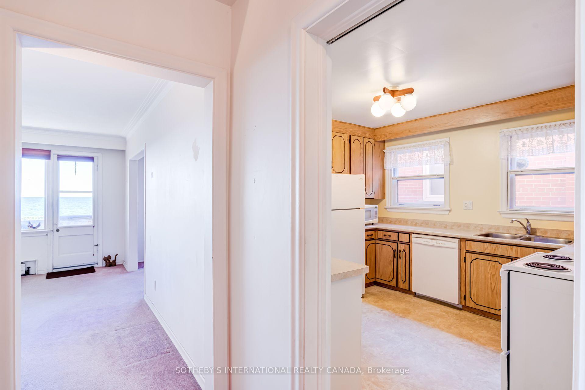 Photo 29 of 407 Lake Promenade, Etobicoke, Long Branch — HOMEH