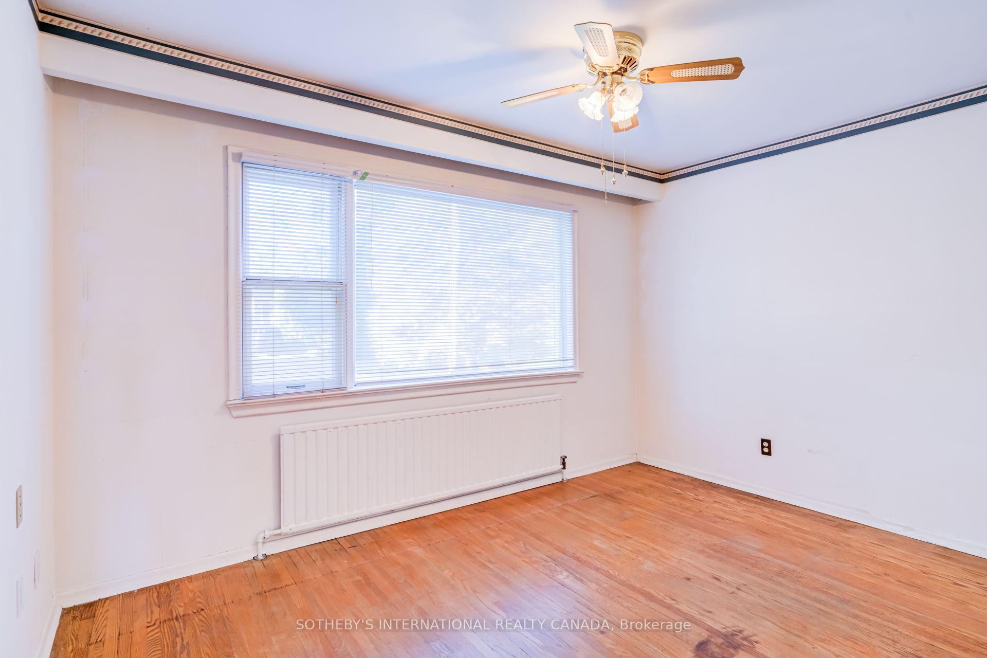 Photo 33 of 407 Lake Promenade, Etobicoke, Long Branch — HOMEH