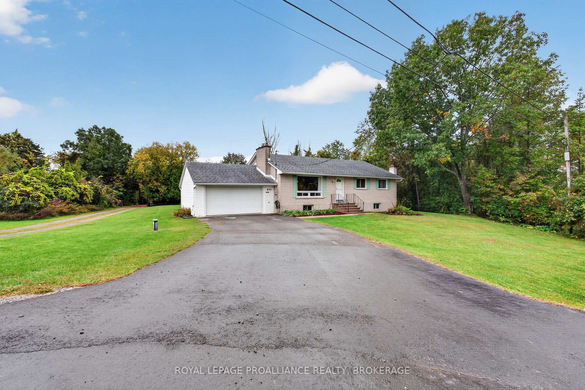 Photo 2 of 935 McKnight Road, Kingston, Kingston East (Incl CFB Kingston) — HOMEH