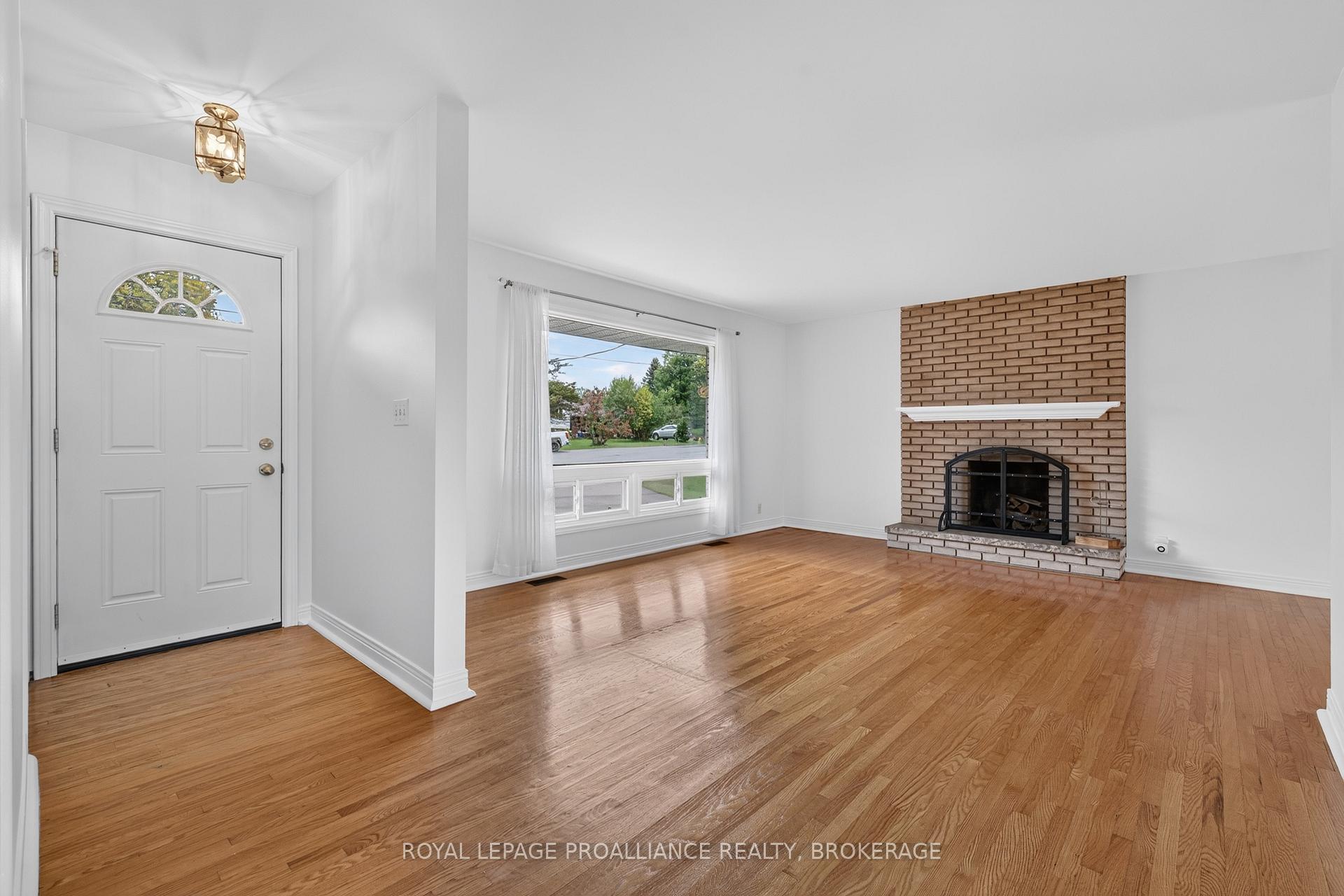 Photo 3 of 935 McKnight Road, Kingston, Kingston East (Incl CFB Kingston) — HOMEH