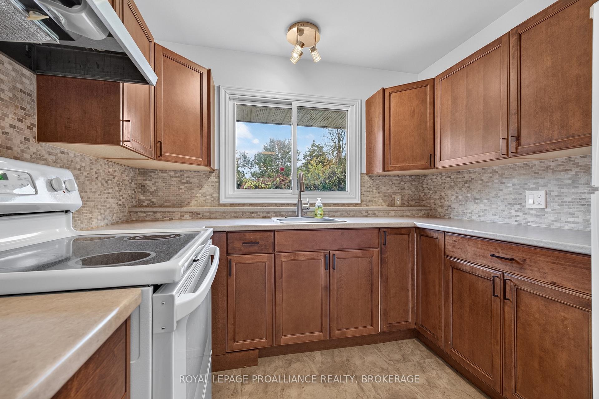 Photo 9 of 935 McKnight Road, Kingston, Kingston East (Incl CFB Kingston) — HOMEH