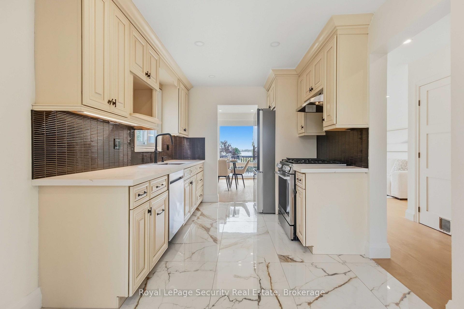 Photo 15 of 1177 Tanzer Court, Pickering, Bay Ridges — HOMEH