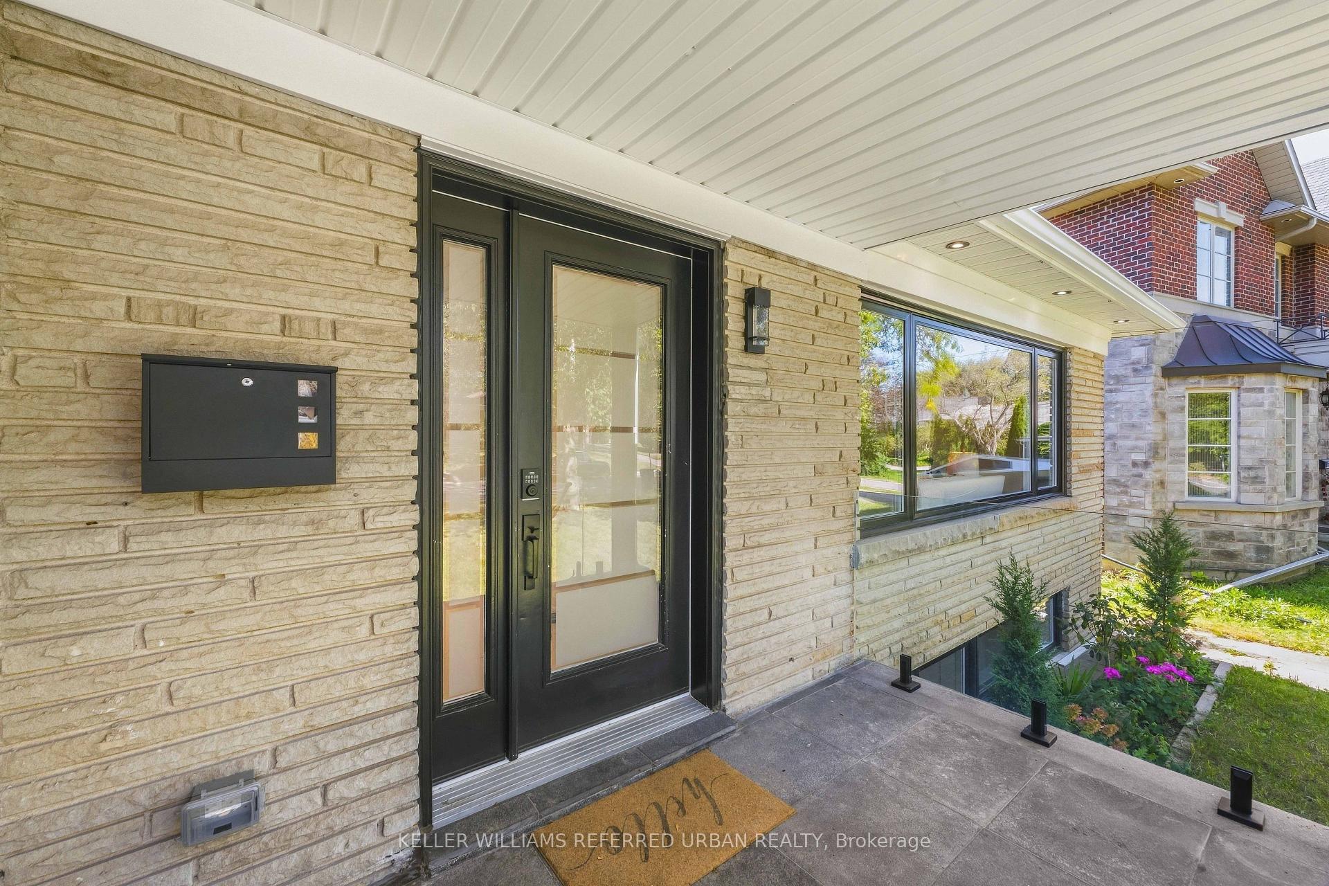 Photo 3 of 27 Christine Crescent, North York, Willowdale West — HOMEH
