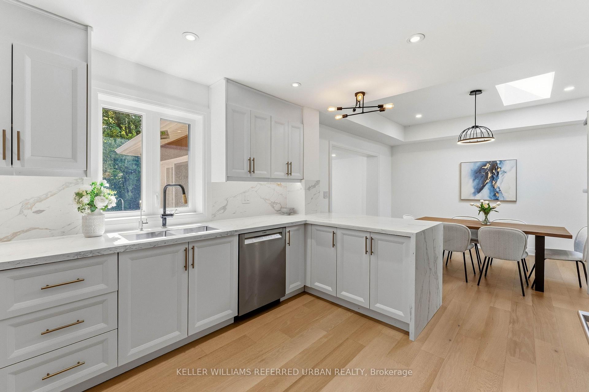 Photo 5 of 27 Christine Crescent, North York, Willowdale West — HOMEH