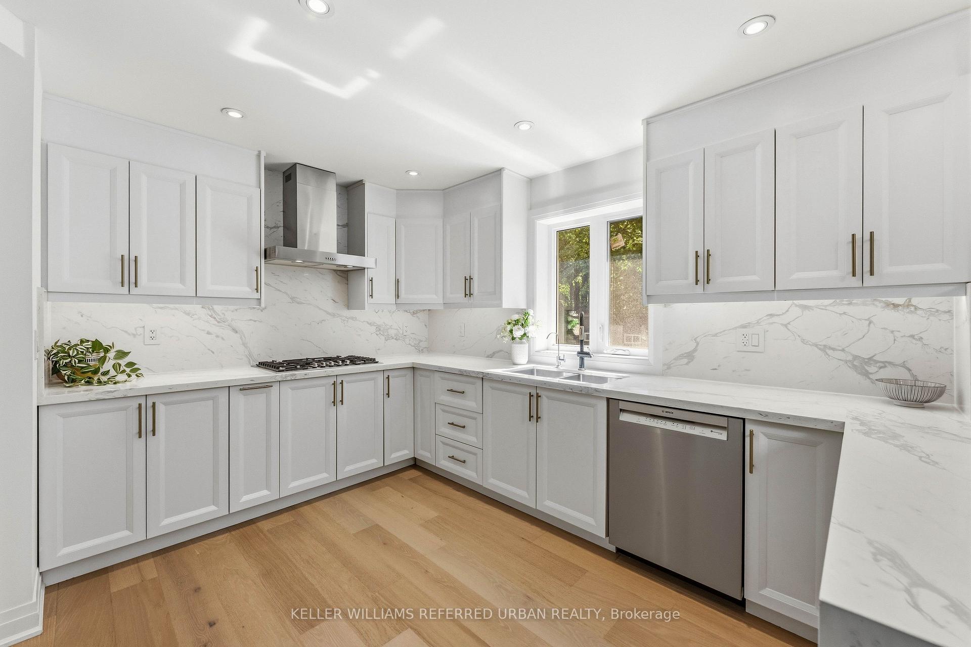 Photo 6 of 27 Christine Crescent, North York, Willowdale West — HOMEH