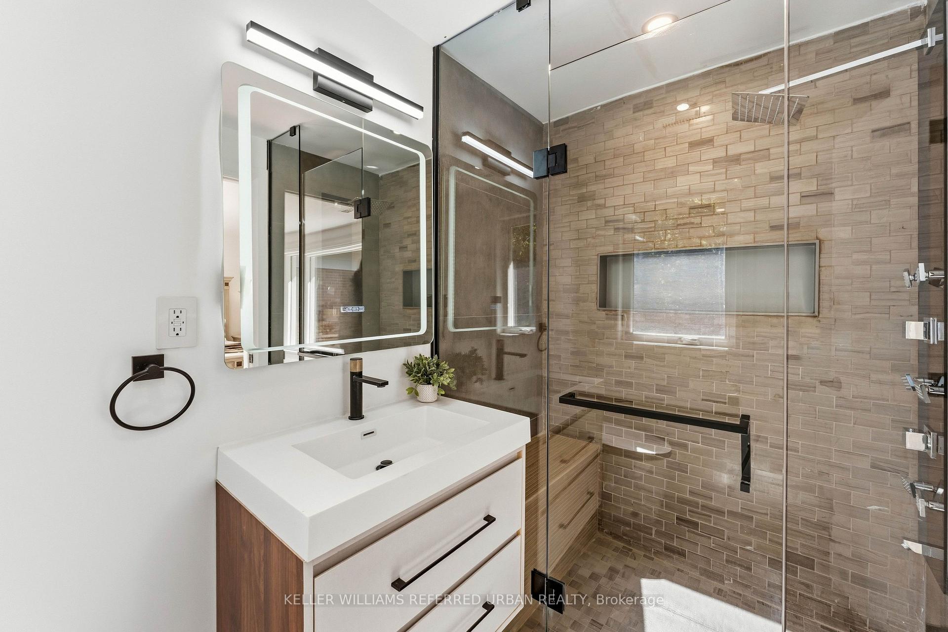 Photo 23 of 27 Christine Crescent, North York, Willowdale West — HOMEH