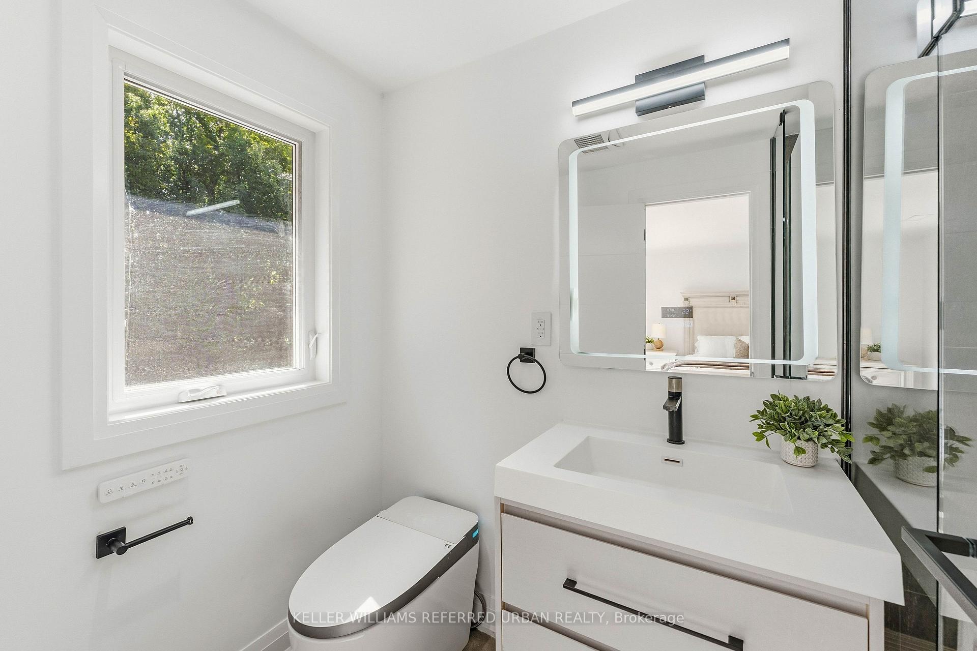 Photo 24 of 27 Christine Crescent, North York, Willowdale West — HOMEH