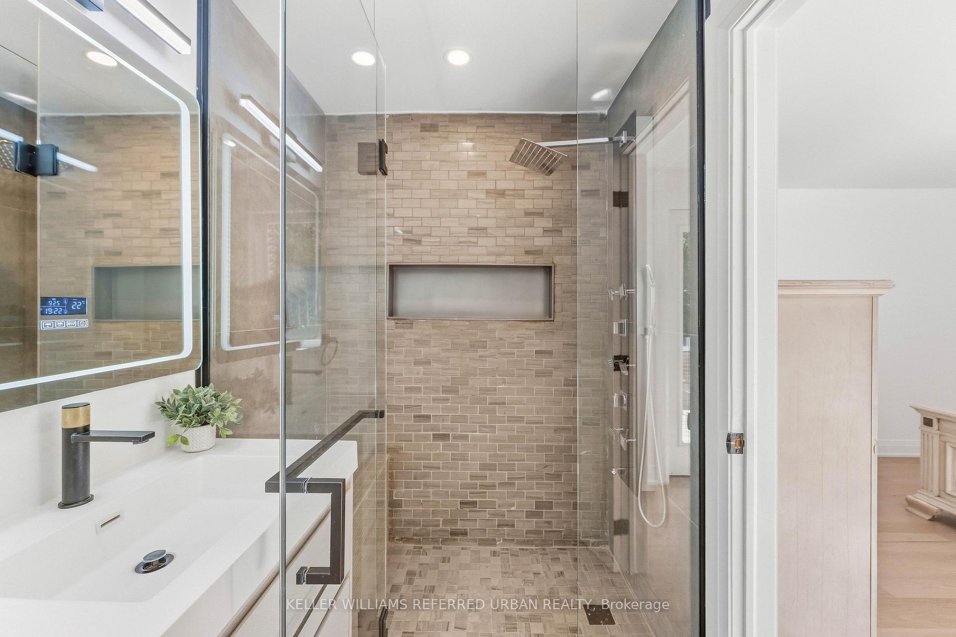 Photo 25 of 27 Christine Crescent, North York, Willowdale West — HOMEH