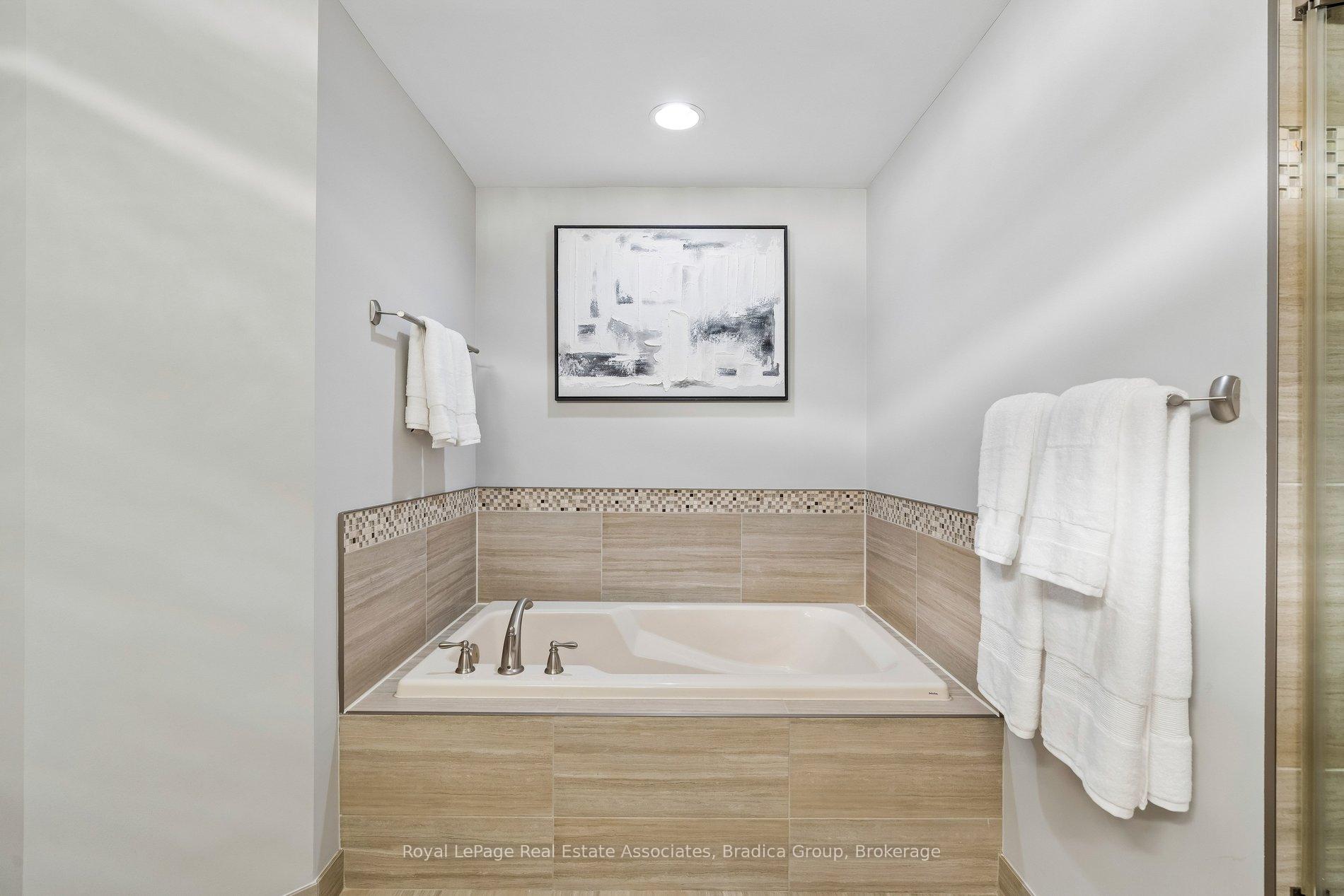 Photo 29 of Unit Ph2, 1905 Pilgrims Way, Oakville, Glen Abbey — HOMEH