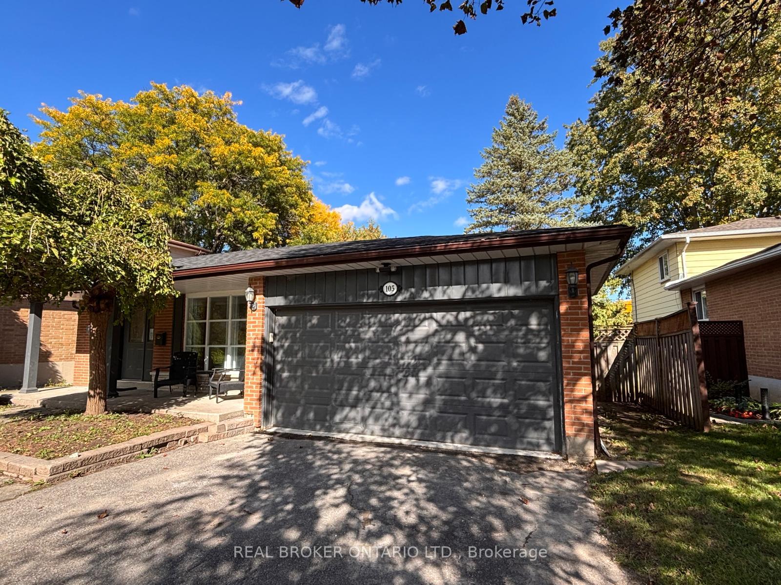 Photo 3 of 105 Fred Varley Drive, Markham, Unionville — HOMEH