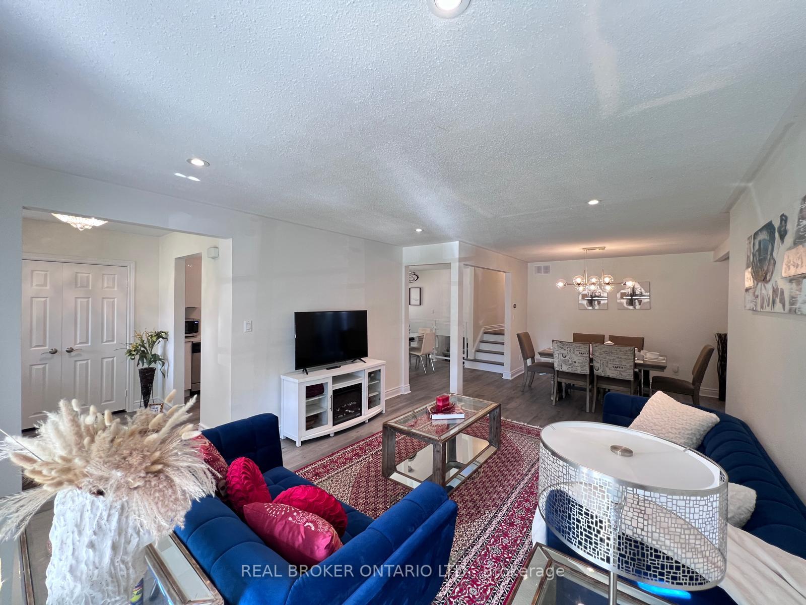 Photo 6 of 105 Fred Varley Drive, Markham, Unionville — HOMEH