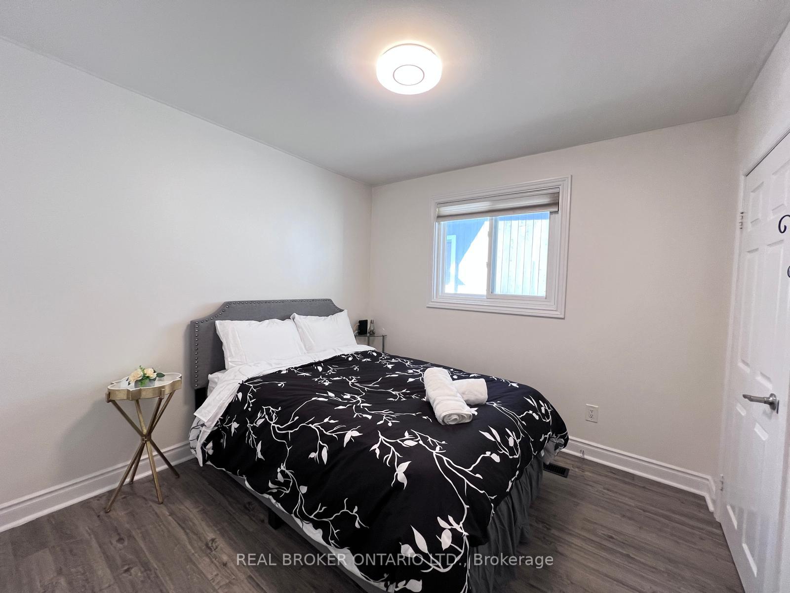 Photo 10 of 105 Fred Varley Drive, Markham, Unionville — HOMEH
