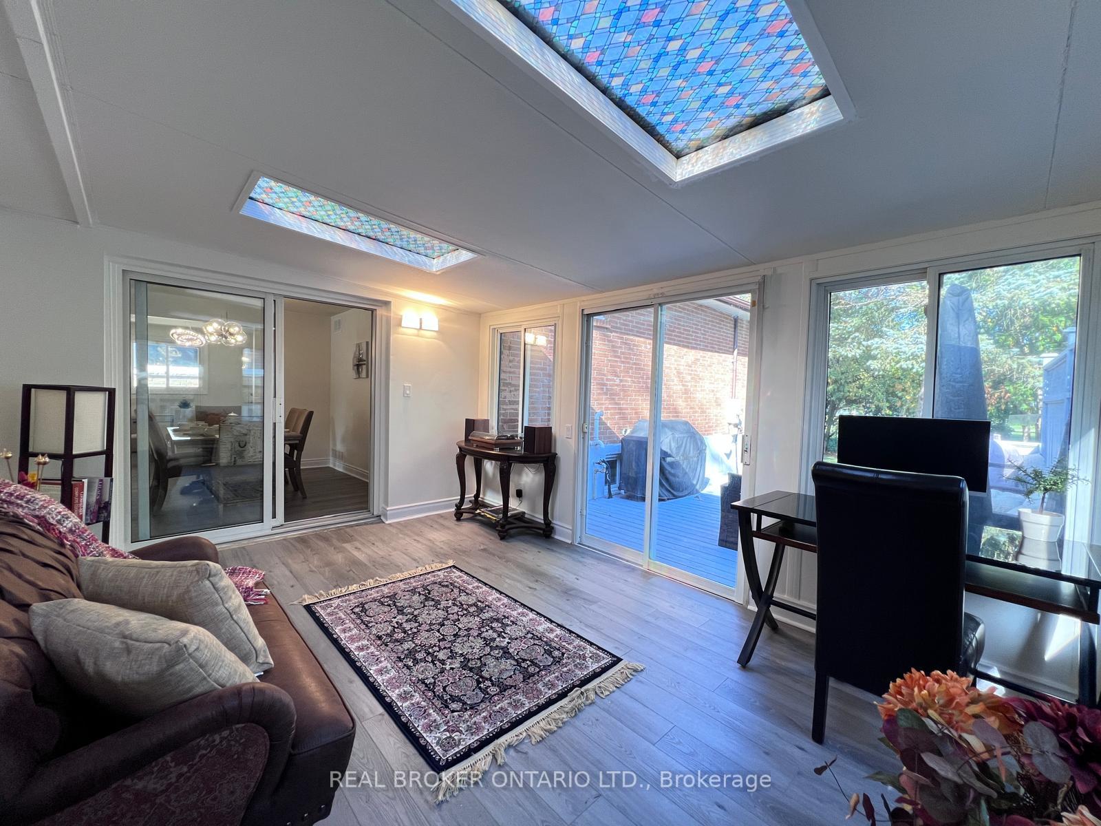 Photo 15 of 105 Fred Varley Drive, Markham, Unionville — HOMEH