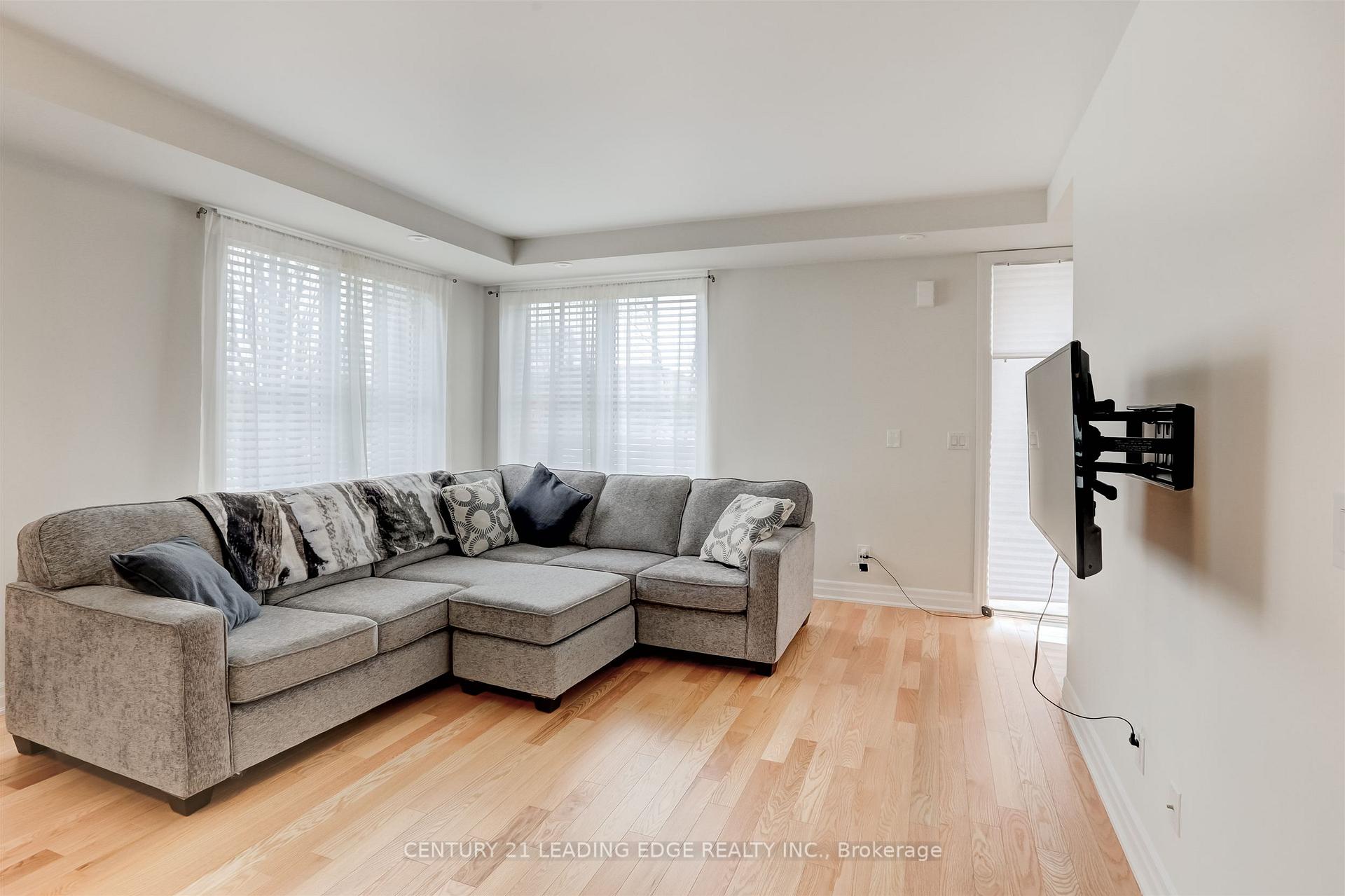 Photo 3 of Unit 106, 1180 Cawthra Road, Mississauga, Mineola — HOMEH