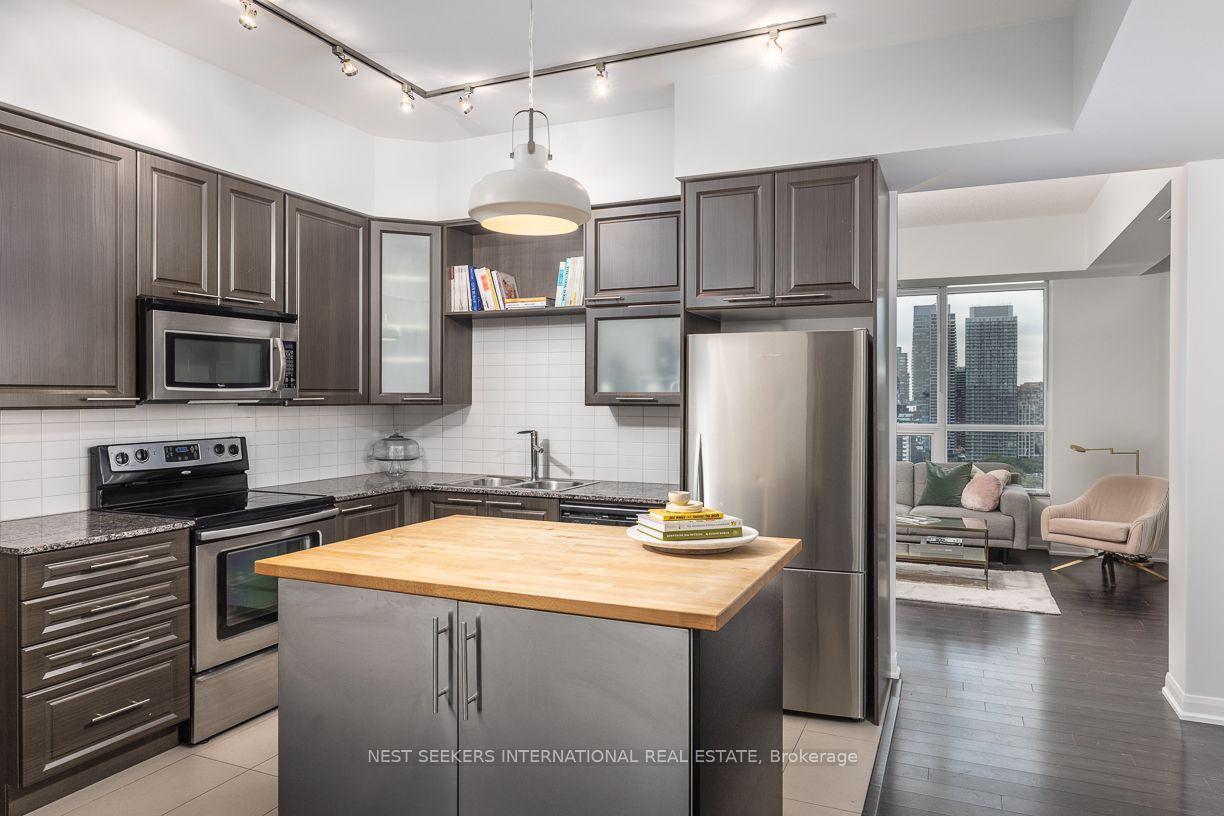 Photo 13 of Unit 2210, 500 Sherbourne Street, Toronto, North St. James Town — HOMEH