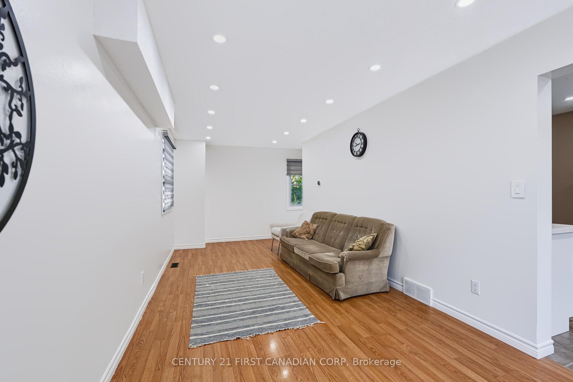Photo 13 of 159 Walmer Gardens, London, North K — HOMEH