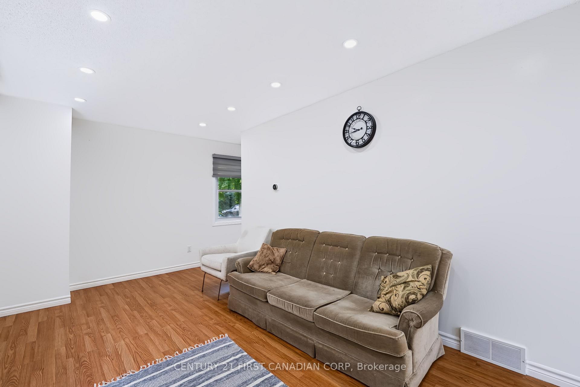 Photo 14 of 159 Walmer Gardens, London, North K — HOMEH