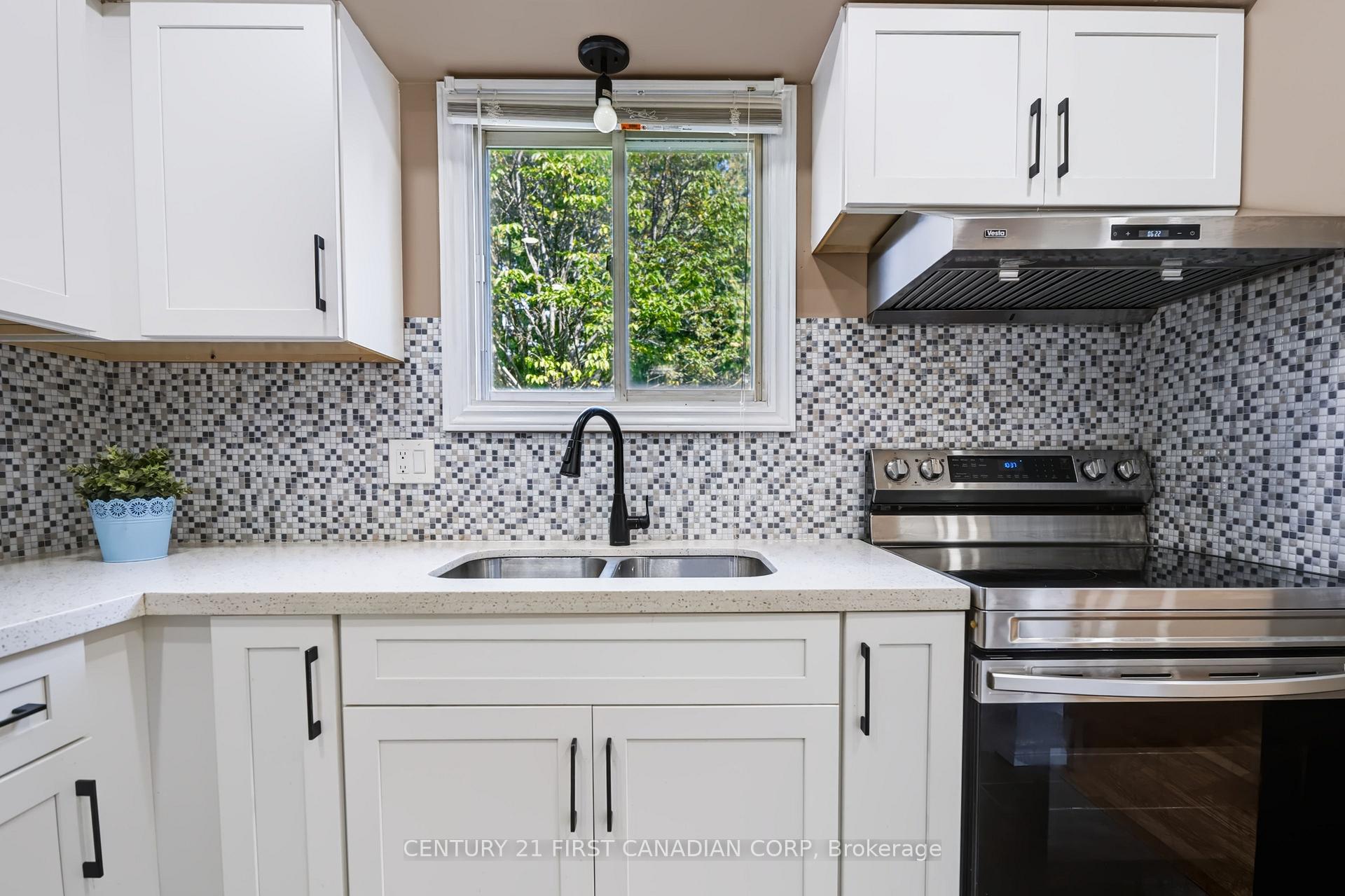 Photo 18 of 159 Walmer Gardens, London, North K — HOMEH
