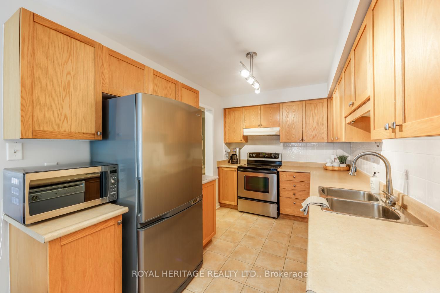 Photo 9 of 41 Toscana Drive, Whitby, Taunton North — HOMEH