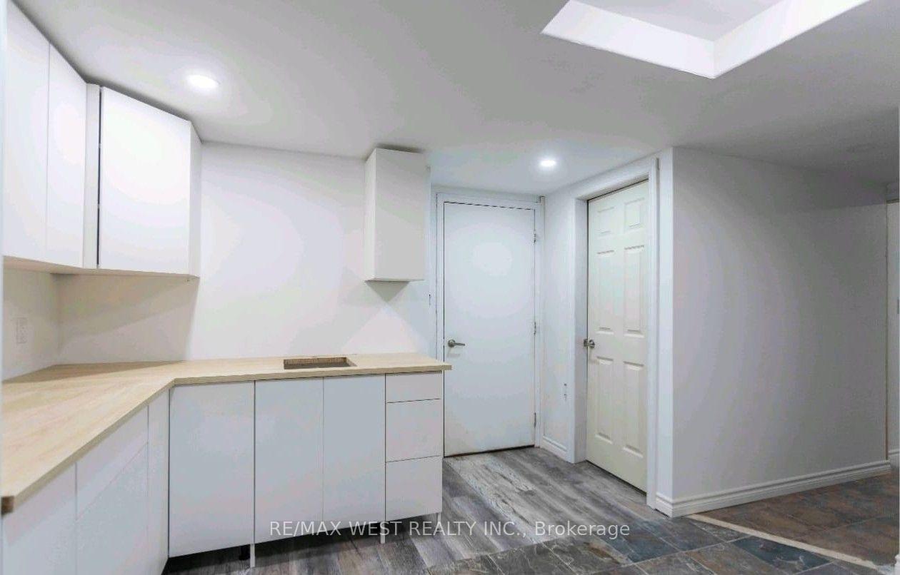 Photo 4 of Unit Basement, 2 Kidd Crescent, New Tecumseth, Alliston — HOMEH