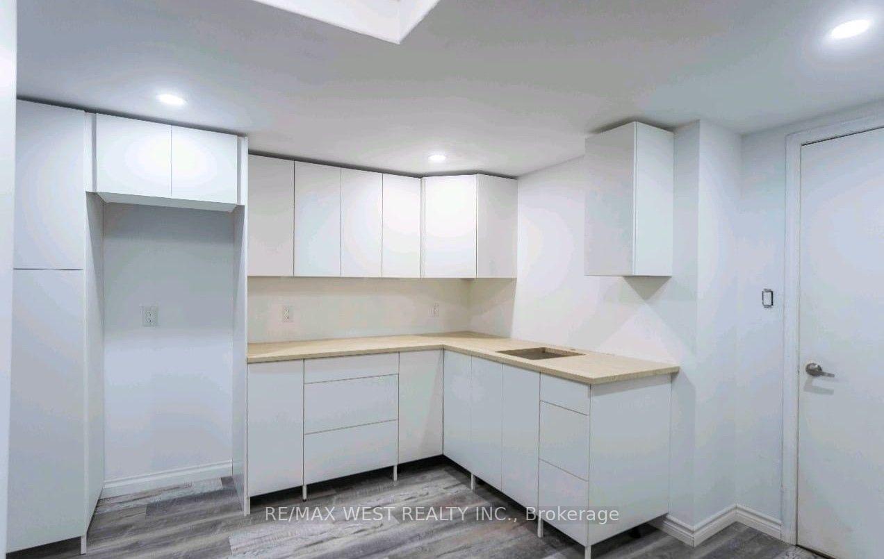 Photo 5 of Unit Basement, 2 Kidd Crescent, New Tecumseth, Alliston — HOMEH