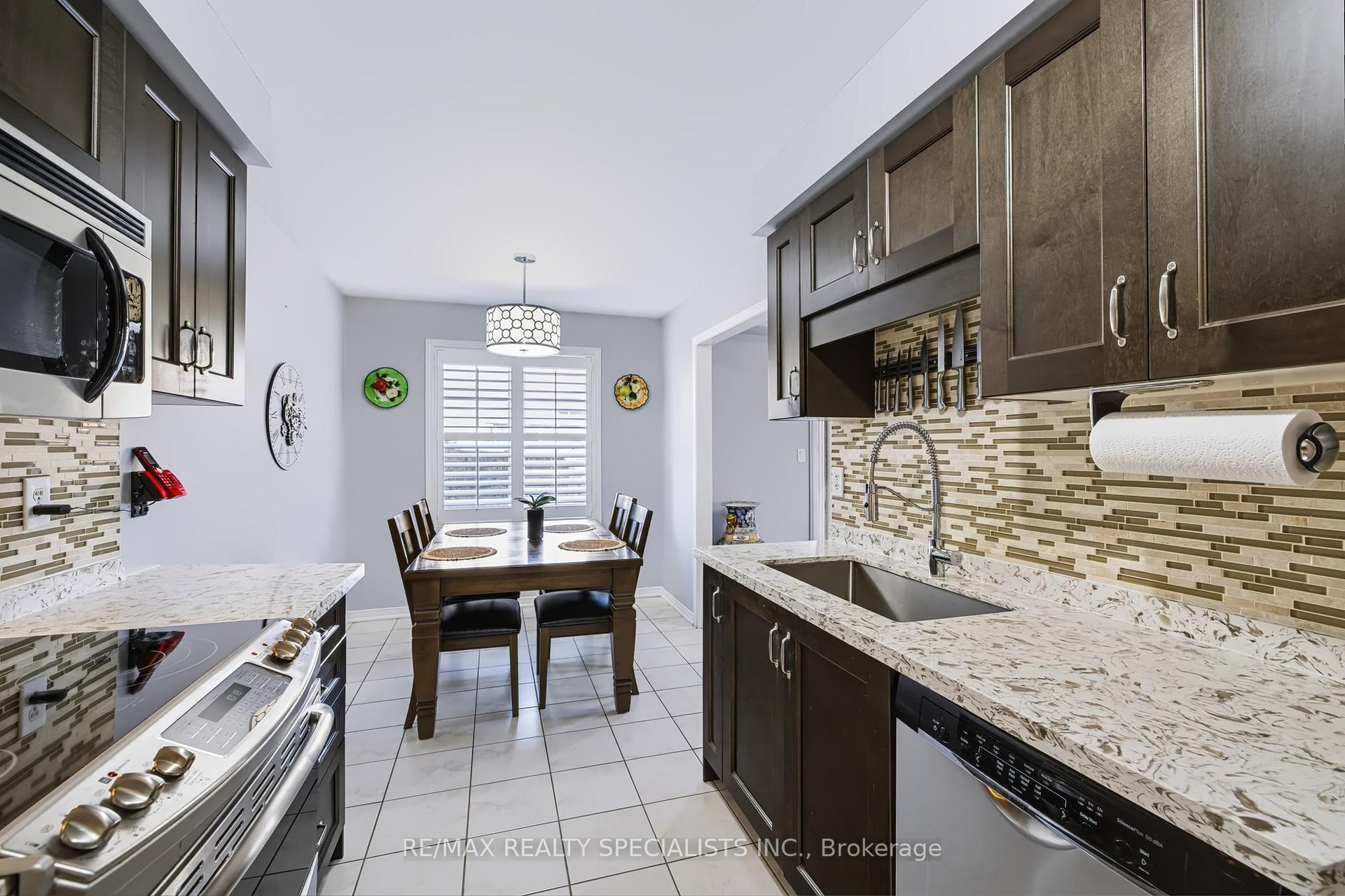 Photo 17 of 1379 Brandon Terrace, Milton, Dempsey — HOMEH