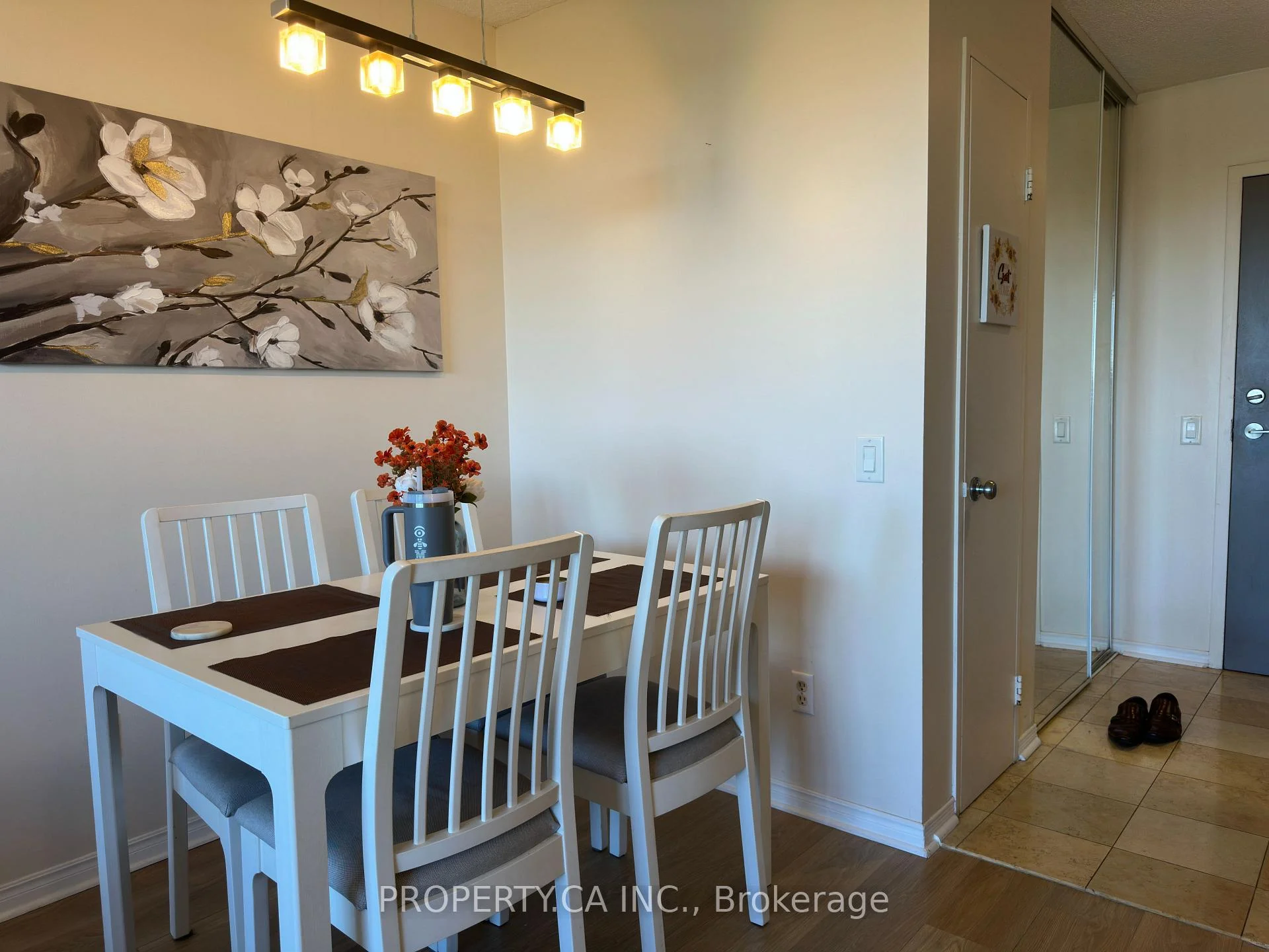 Photo 3 of Unit 701, 91 Townsgate Drive, Vaughan, Crestwood-Springfarm-Yorkhill — HOMEH