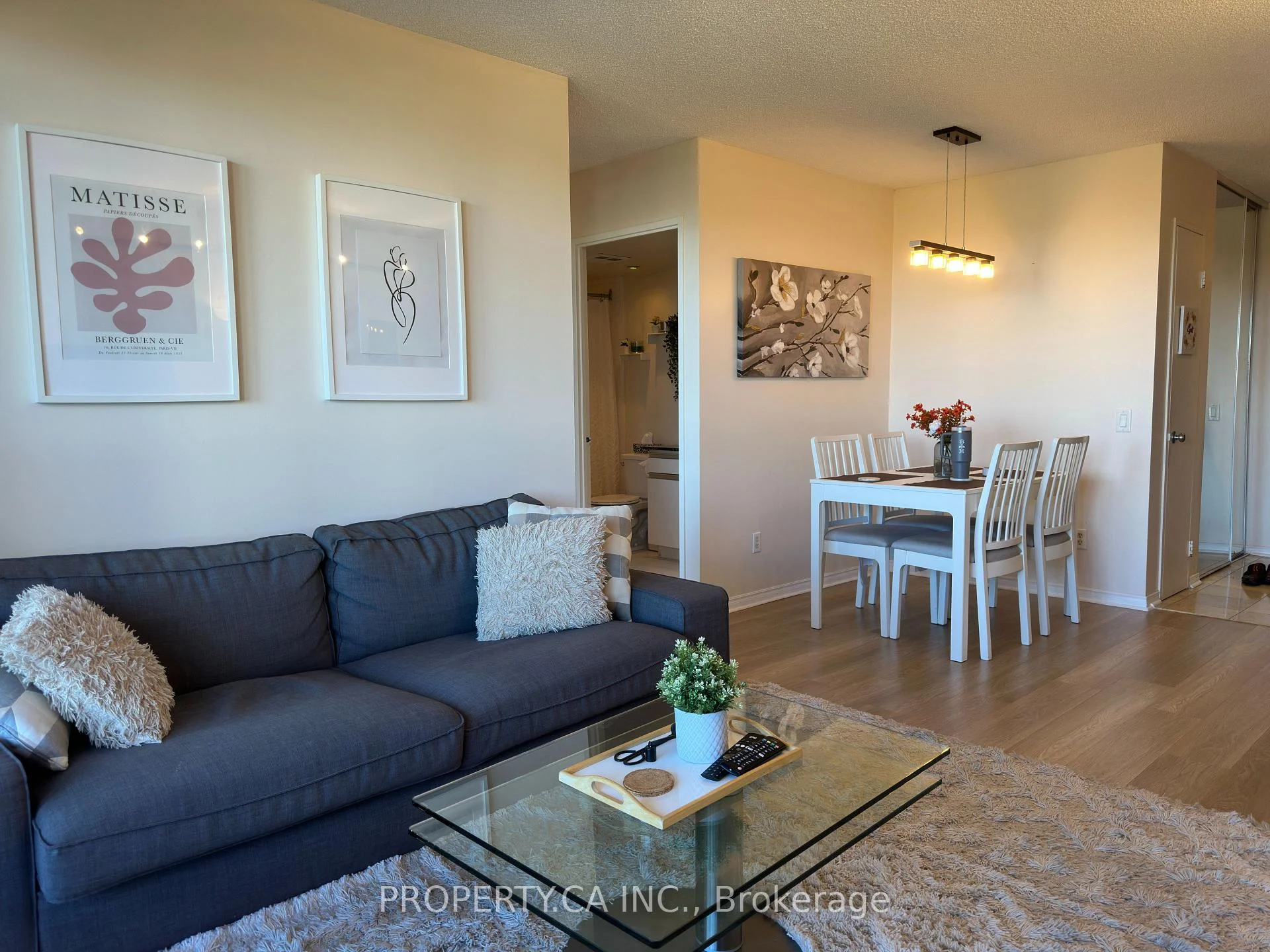 Photo 4 of Unit 701, 91 Townsgate Drive, Vaughan, Crestwood-Springfarm-Yorkhill — HOMEH