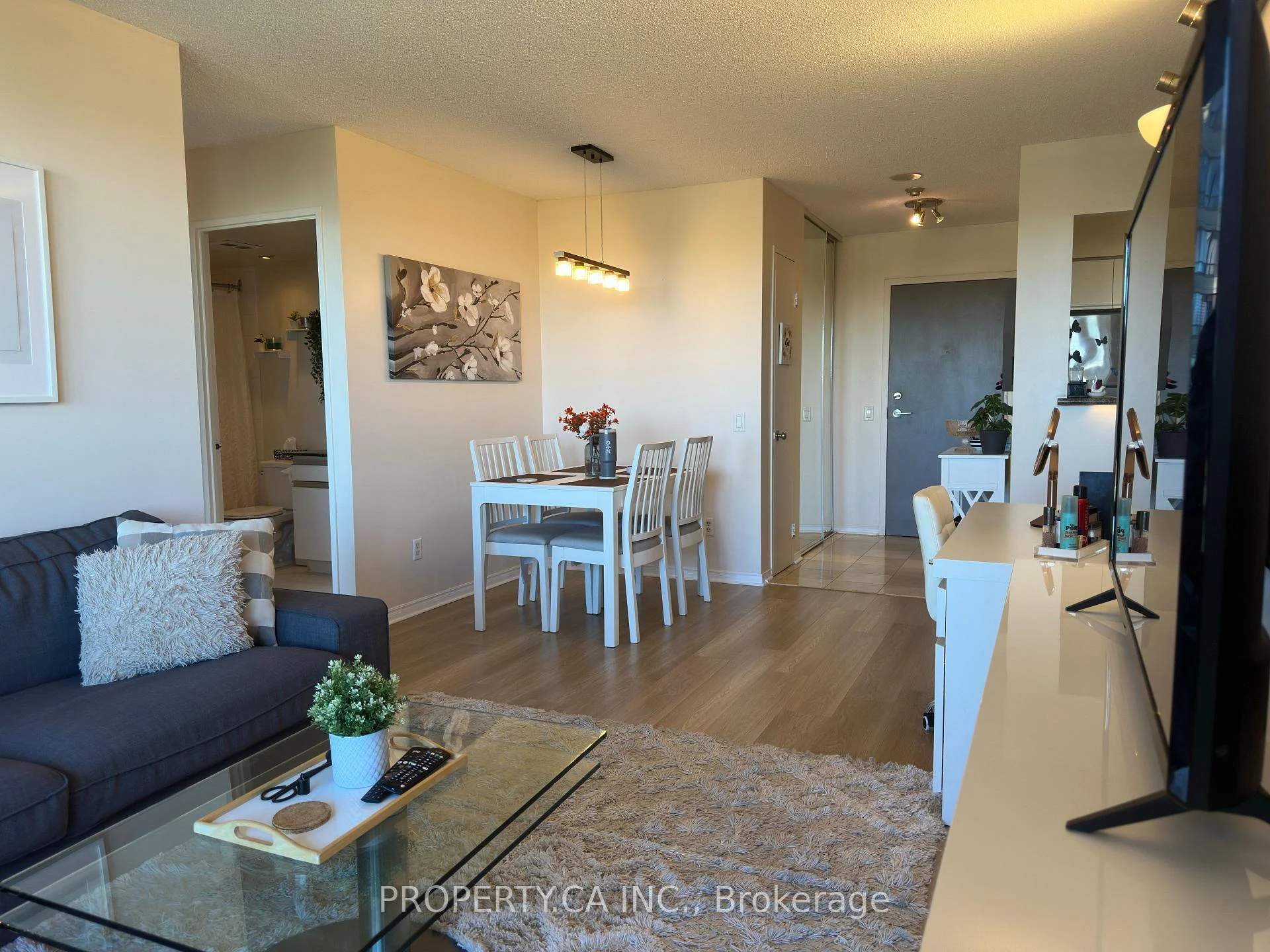 Photo 8 of Unit 701, 91 Townsgate Drive, Vaughan, Crestwood-Springfarm-Yorkhill — HOMEH
