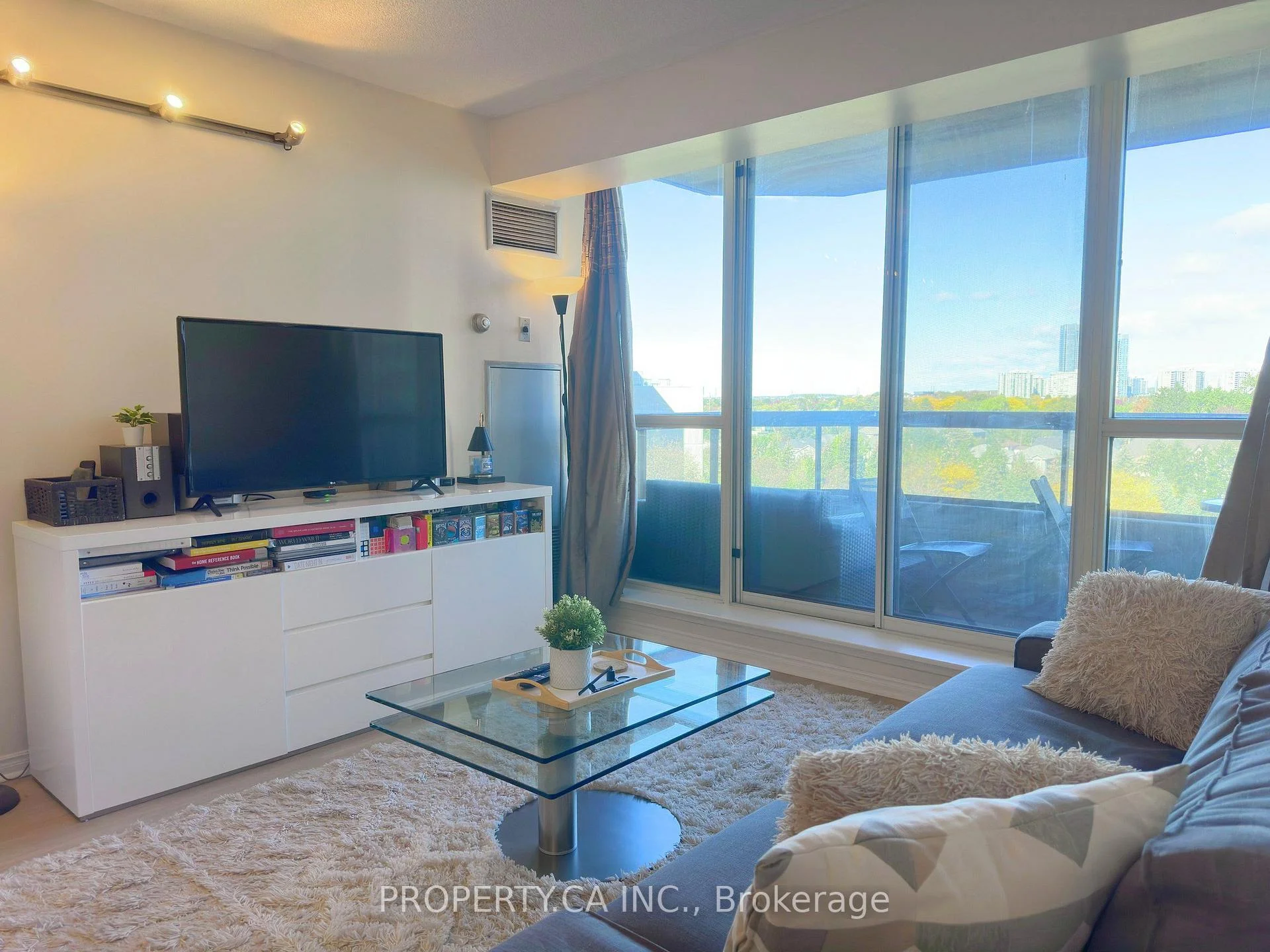 Photo 12 of Unit 701, 91 Townsgate Drive, Vaughan, Crestwood-Springfarm-Yorkhill — HOMEH