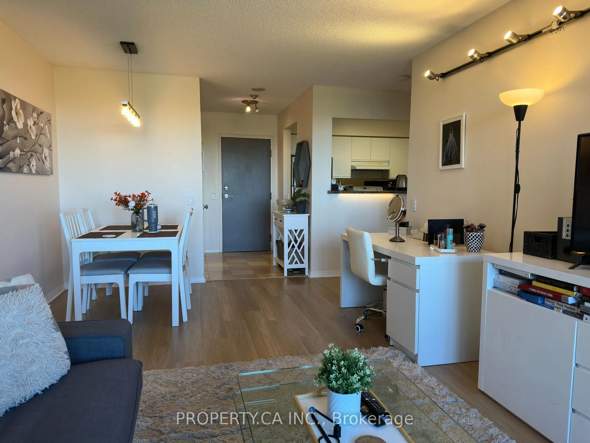 Photo 13 of Unit 701, 91 Townsgate Drive, Vaughan, Crestwood-Springfarm-Yorkhill — HOMEH