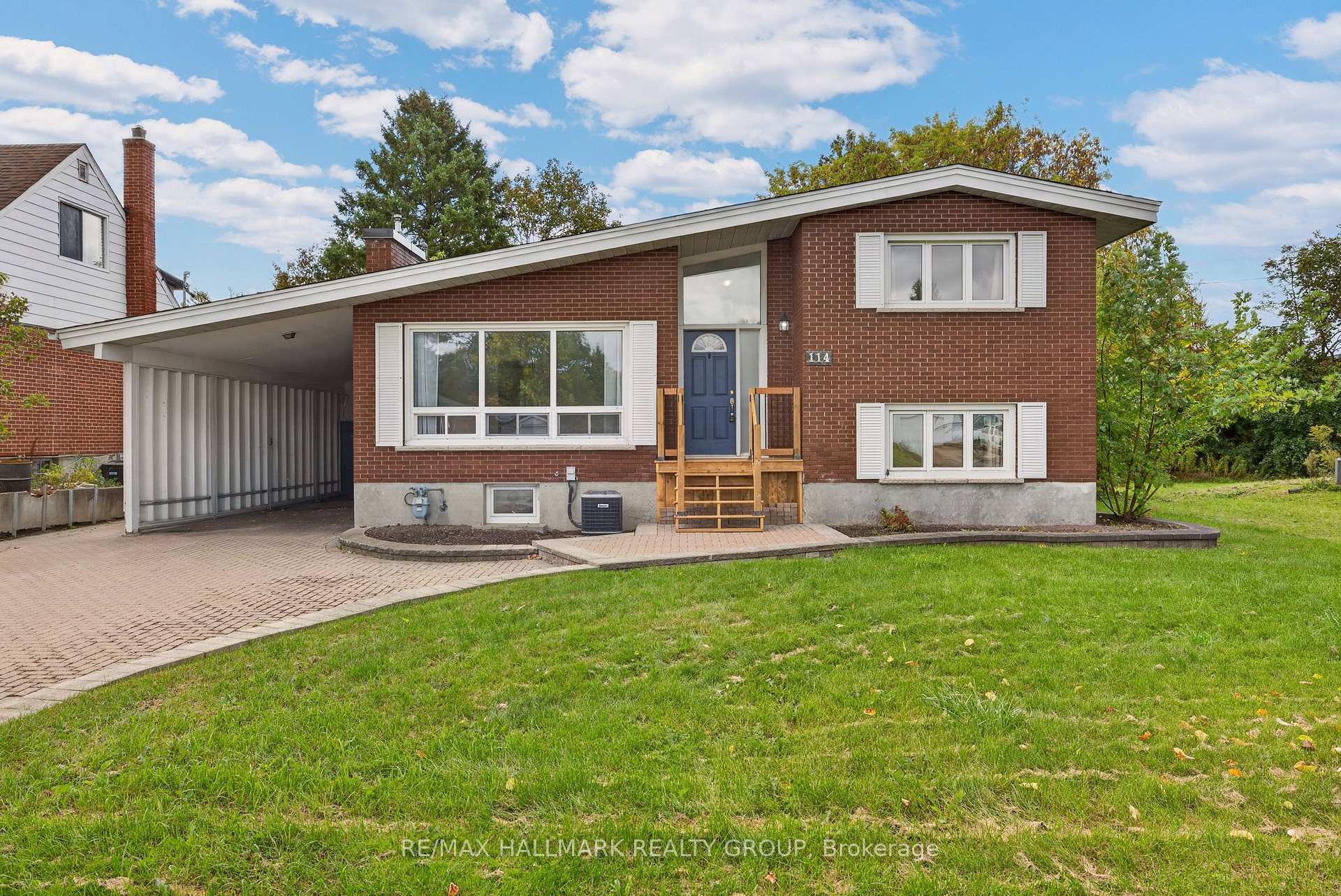 Photo of 114 Meadowlands Drive W