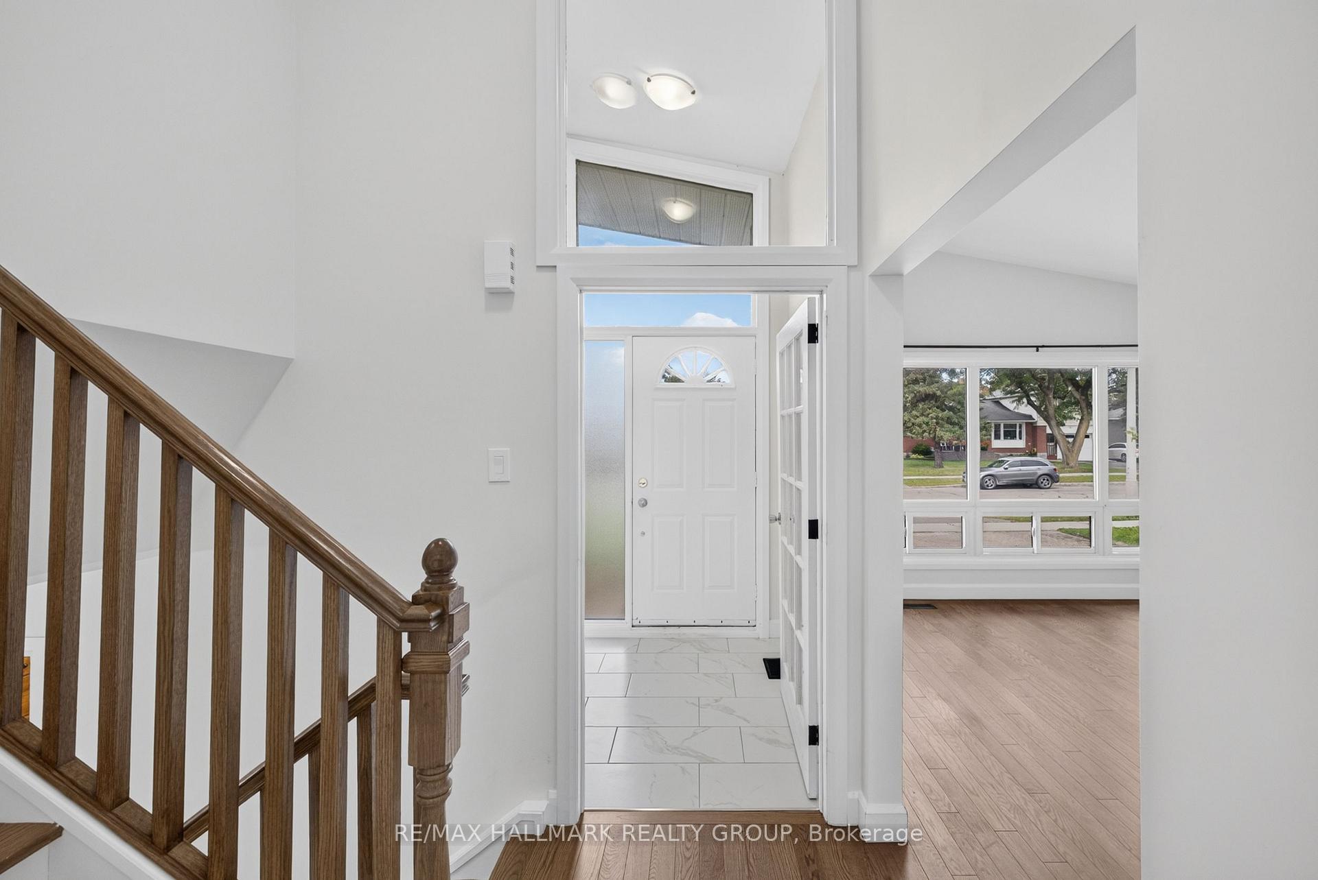 Photo 7 of 114 Meadowlands Drive W, Ottawa, Meadowlands/Crestview — HOMEH