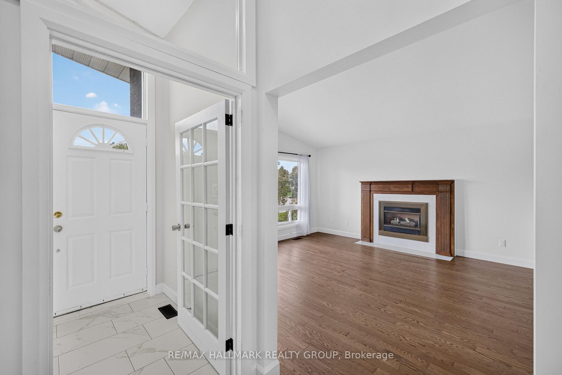 Photo 8 of 114 Meadowlands Drive W, Ottawa, Meadowlands/Crestview — HOMEH
