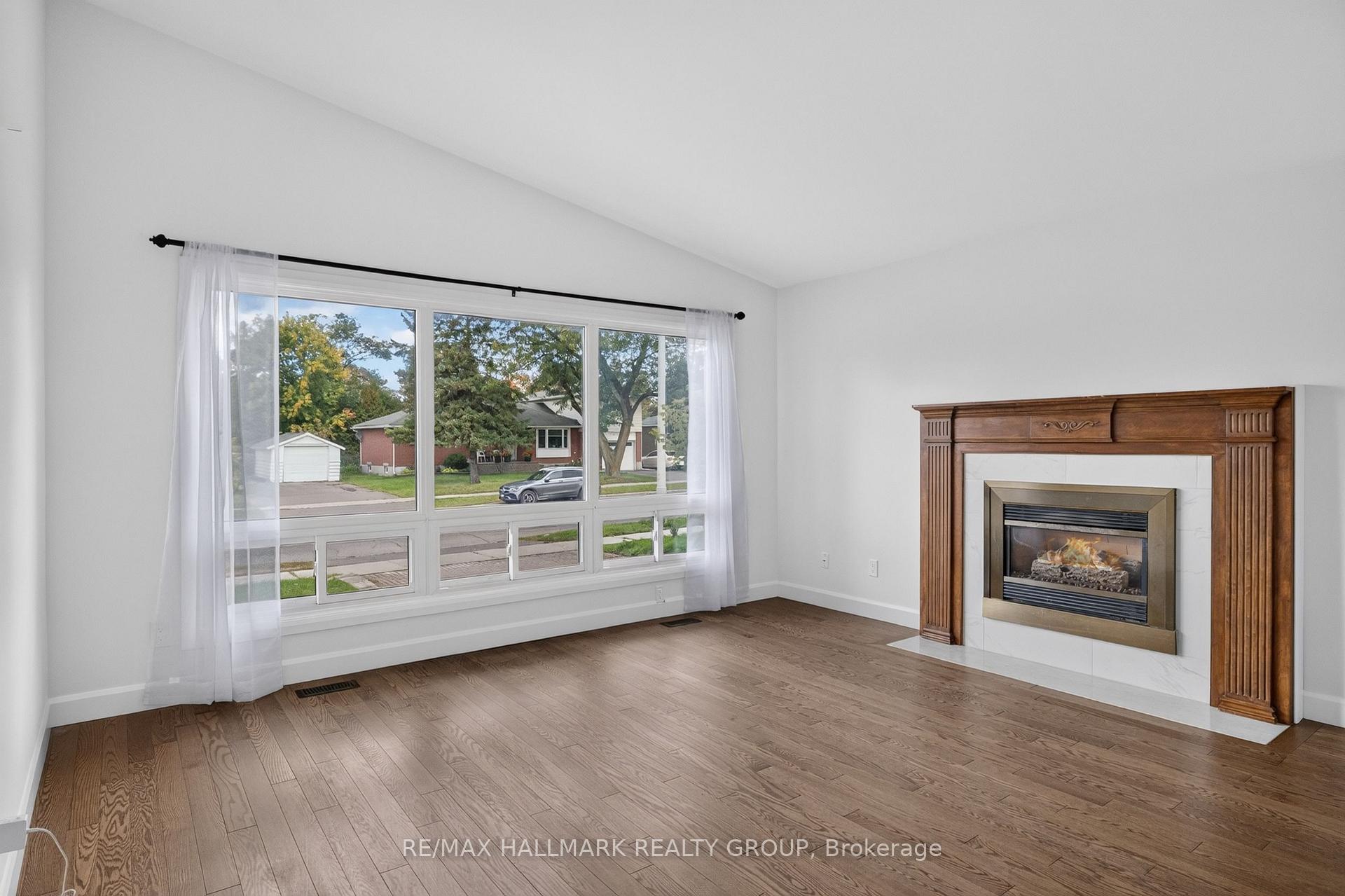 Photo 9 of 114 Meadowlands Drive W, Ottawa, Meadowlands/Crestview — HOMEH