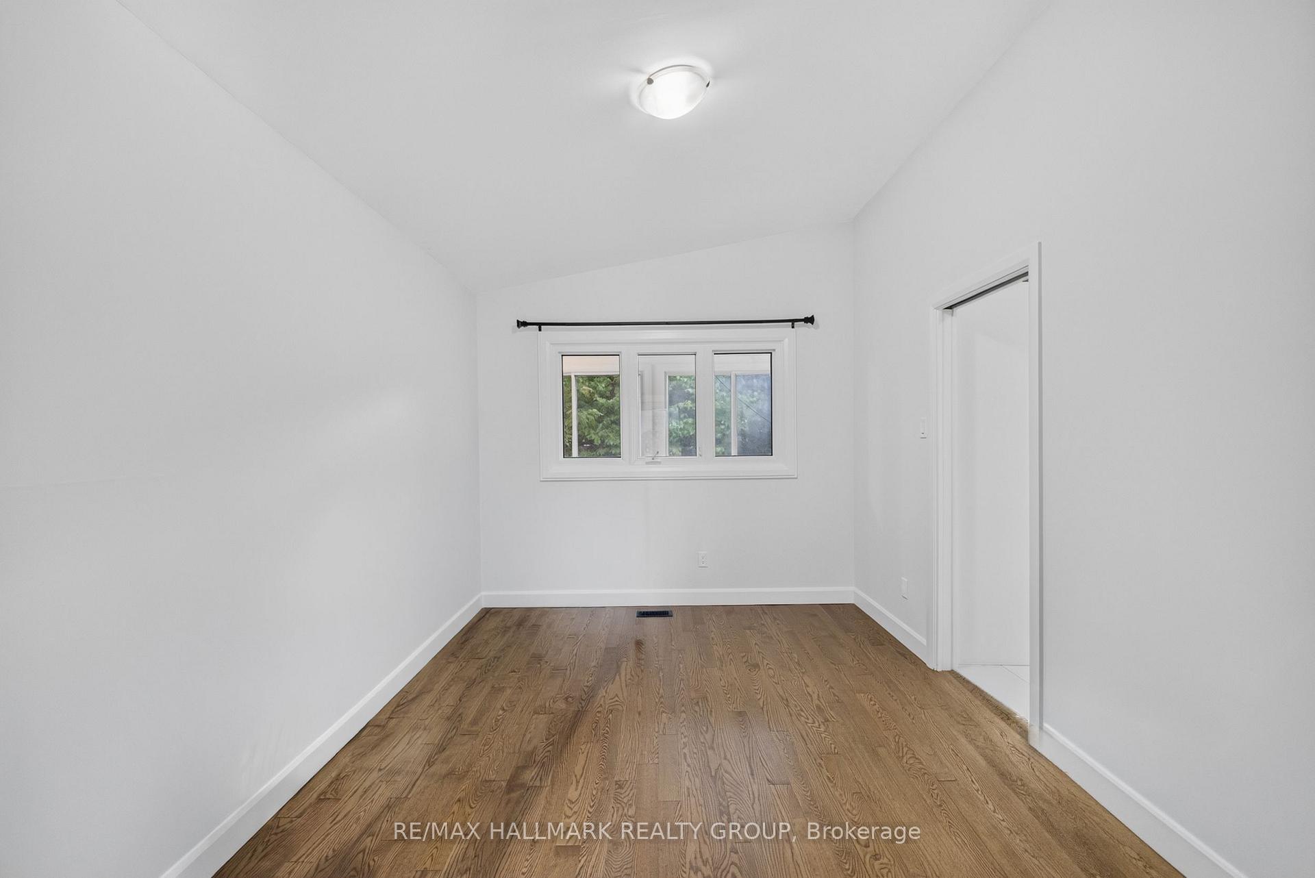 Photo 13 of 114 Meadowlands Drive W, Ottawa, Meadowlands/Crestview — HOMEH