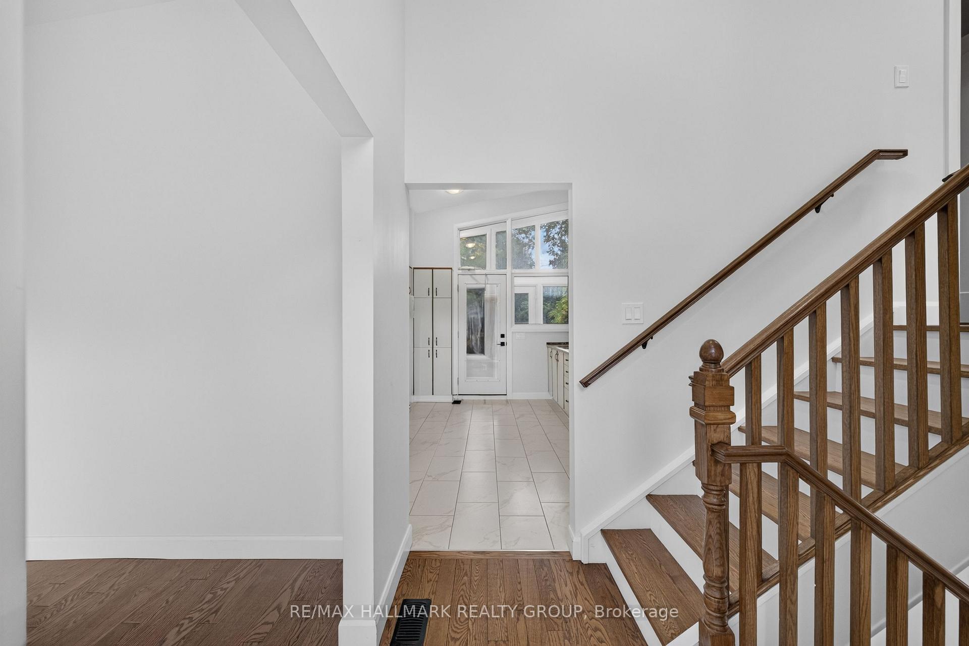 Photo 15 of 114 Meadowlands Drive W, Ottawa, Meadowlands/Crestview — HOMEH