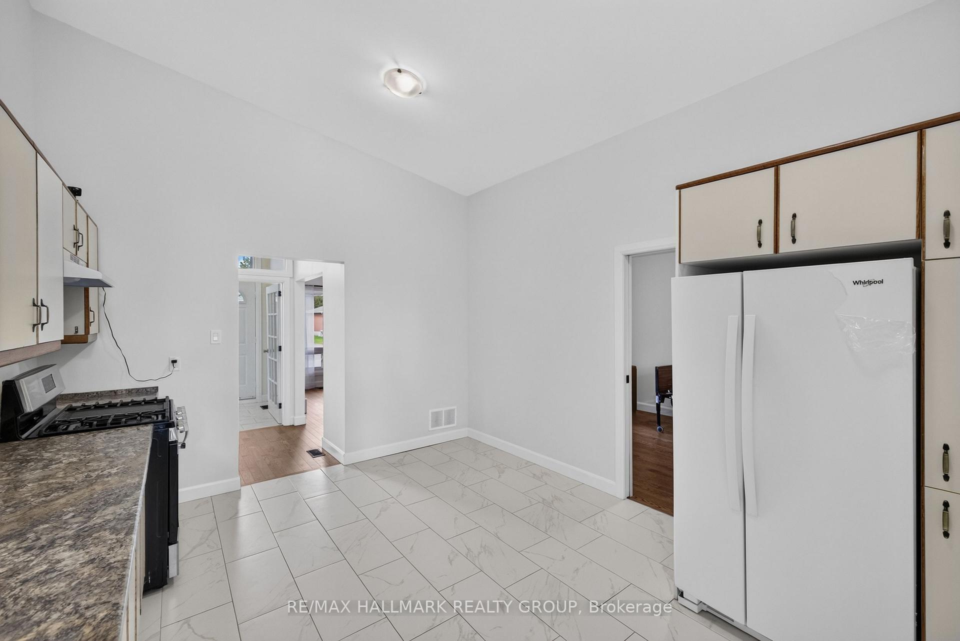 Photo 19 of 114 Meadowlands Drive W, Ottawa, Meadowlands/Crestview — HOMEH