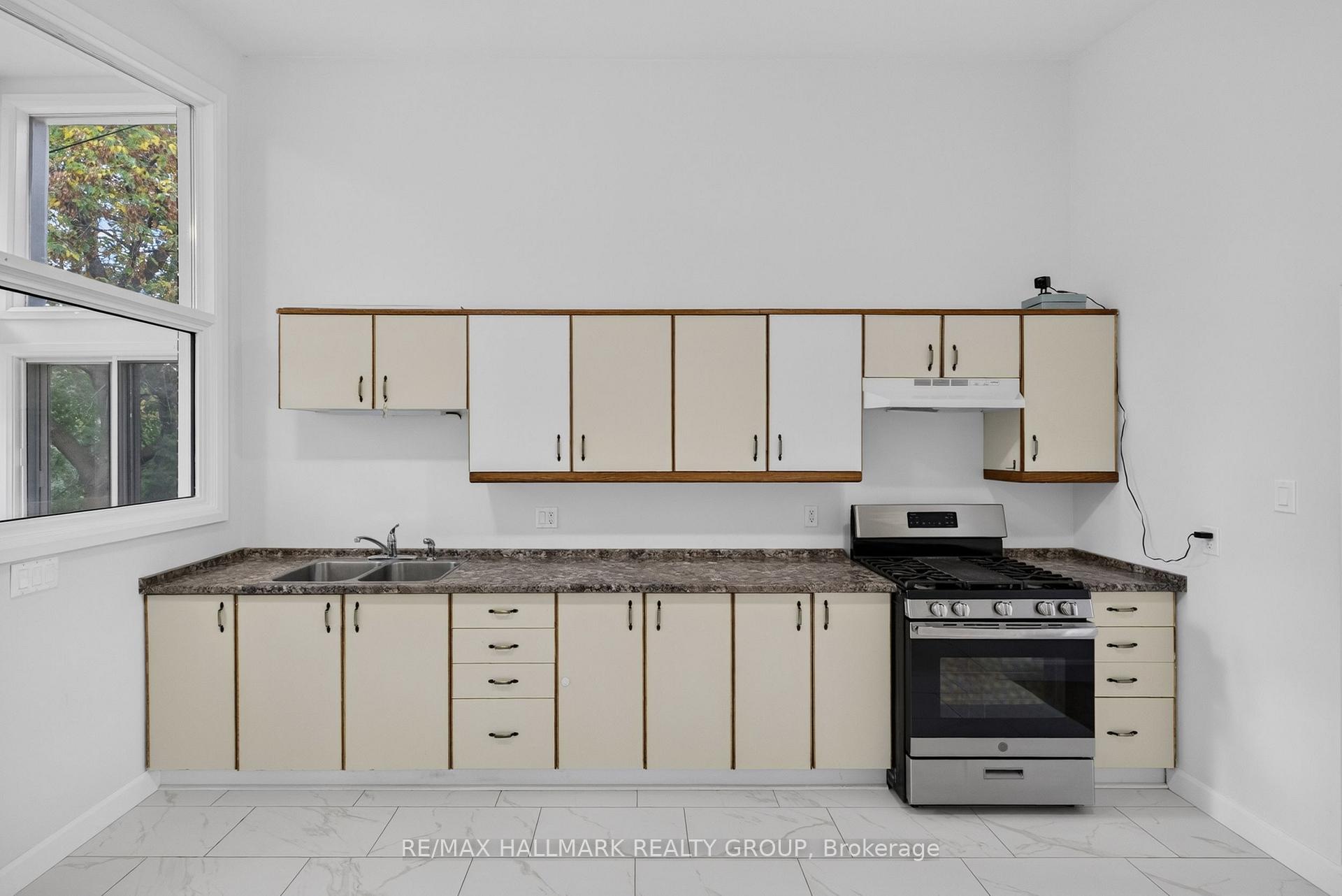 Photo 20 of 114 Meadowlands Drive W, Ottawa, Meadowlands/Crestview — HOMEH