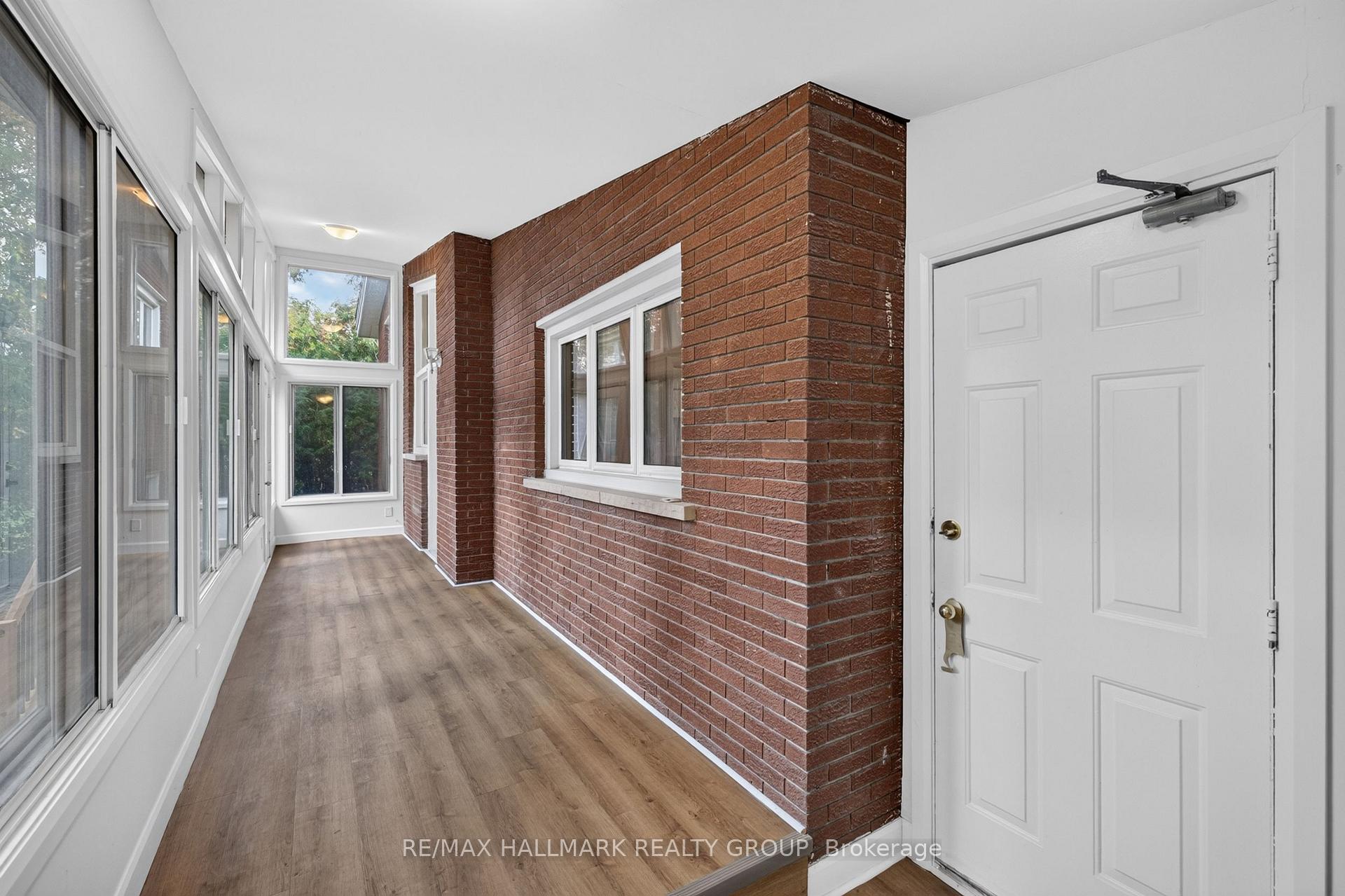Photo 23 of 114 Meadowlands Drive W, Ottawa, Meadowlands/Crestview — HOMEH