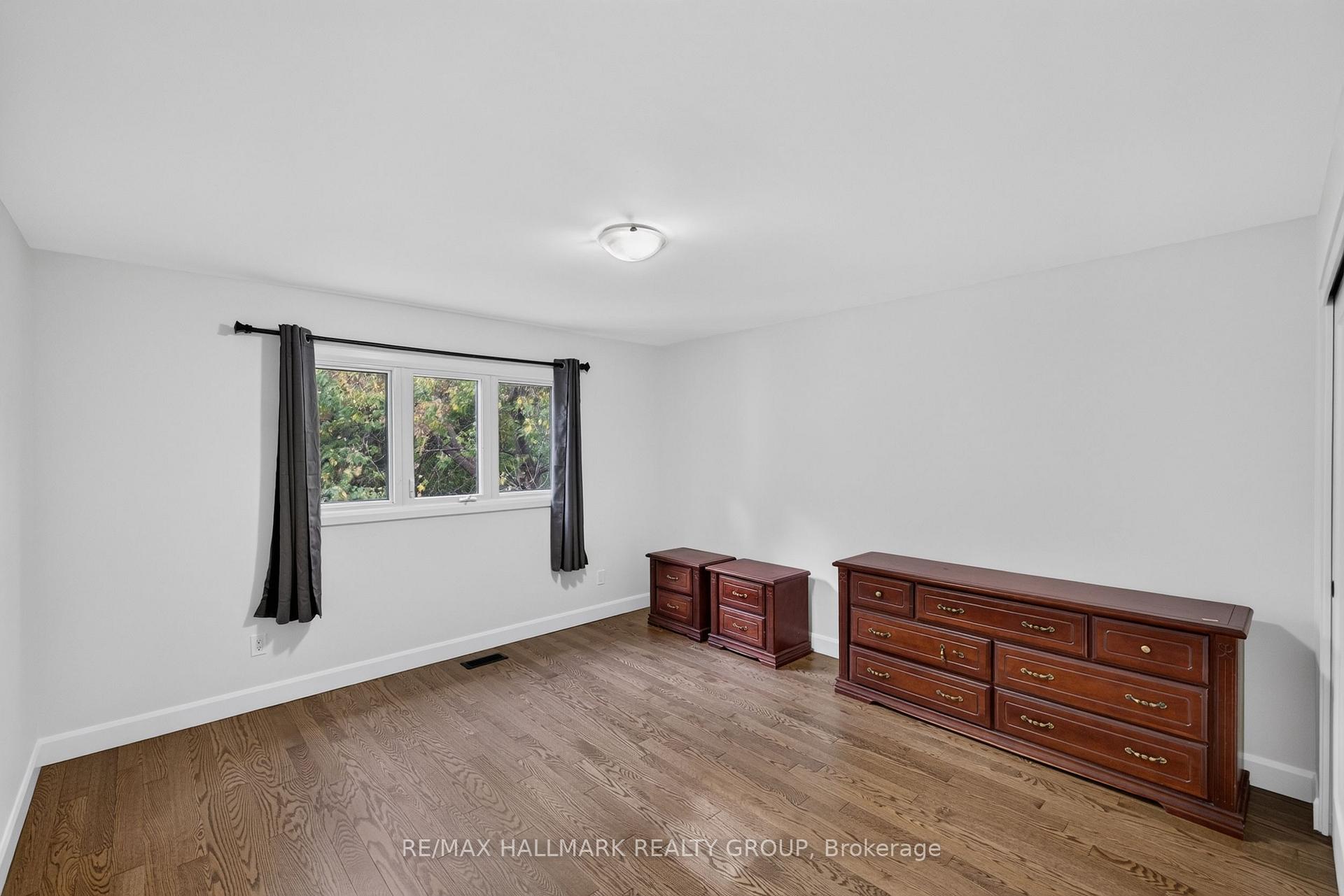 Photo 26 of 114 Meadowlands Drive W, Ottawa, Meadowlands/Crestview — HOMEH