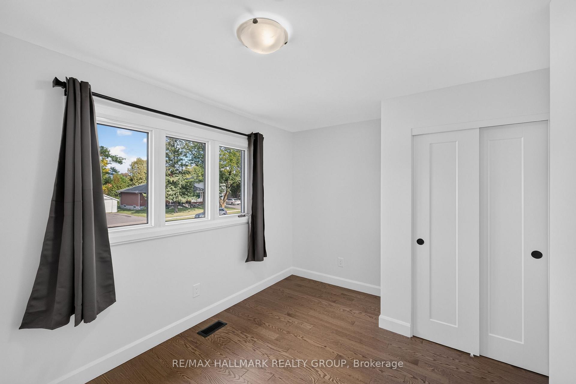 Photo 27 of 114 Meadowlands Drive W, Ottawa, Meadowlands/Crestview — HOMEH