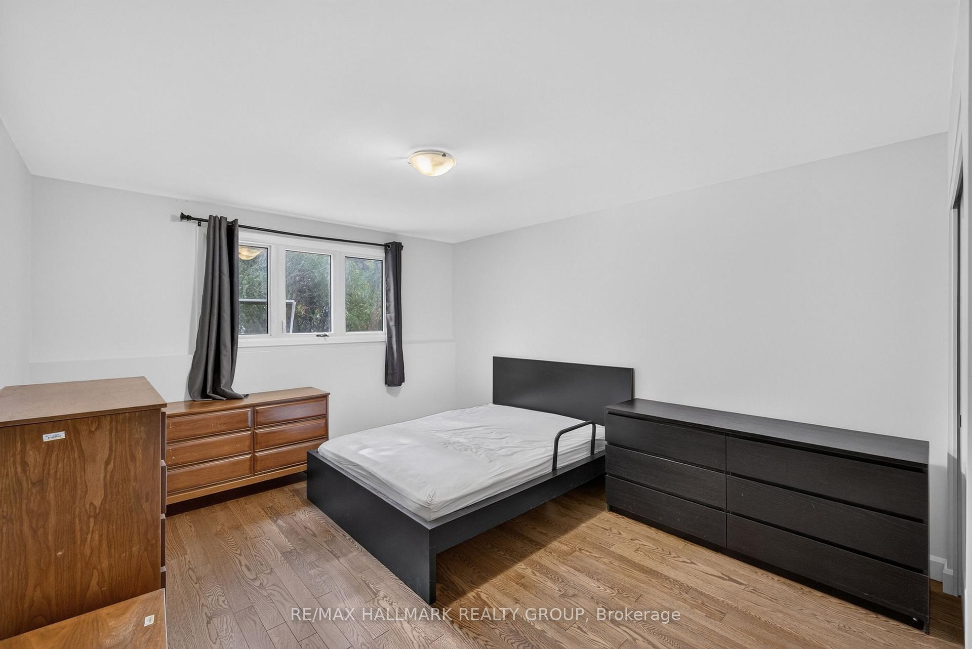 Photo 33 of 114 Meadowlands Drive W, Ottawa, Meadowlands/Crestview — HOMEH